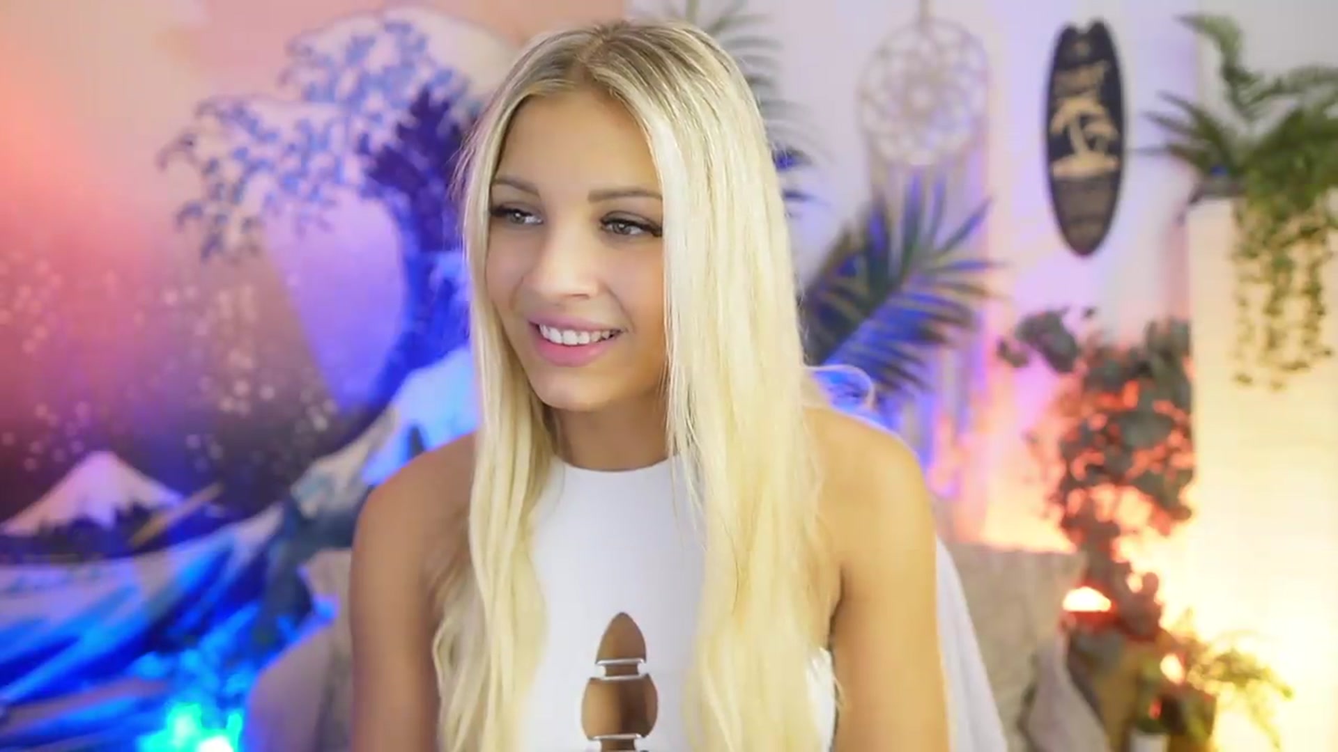 Gallery image thumbnail from Alexis_Grey18's myfreecams stream on, 05/08/2026, 17:08 image 18 of 20