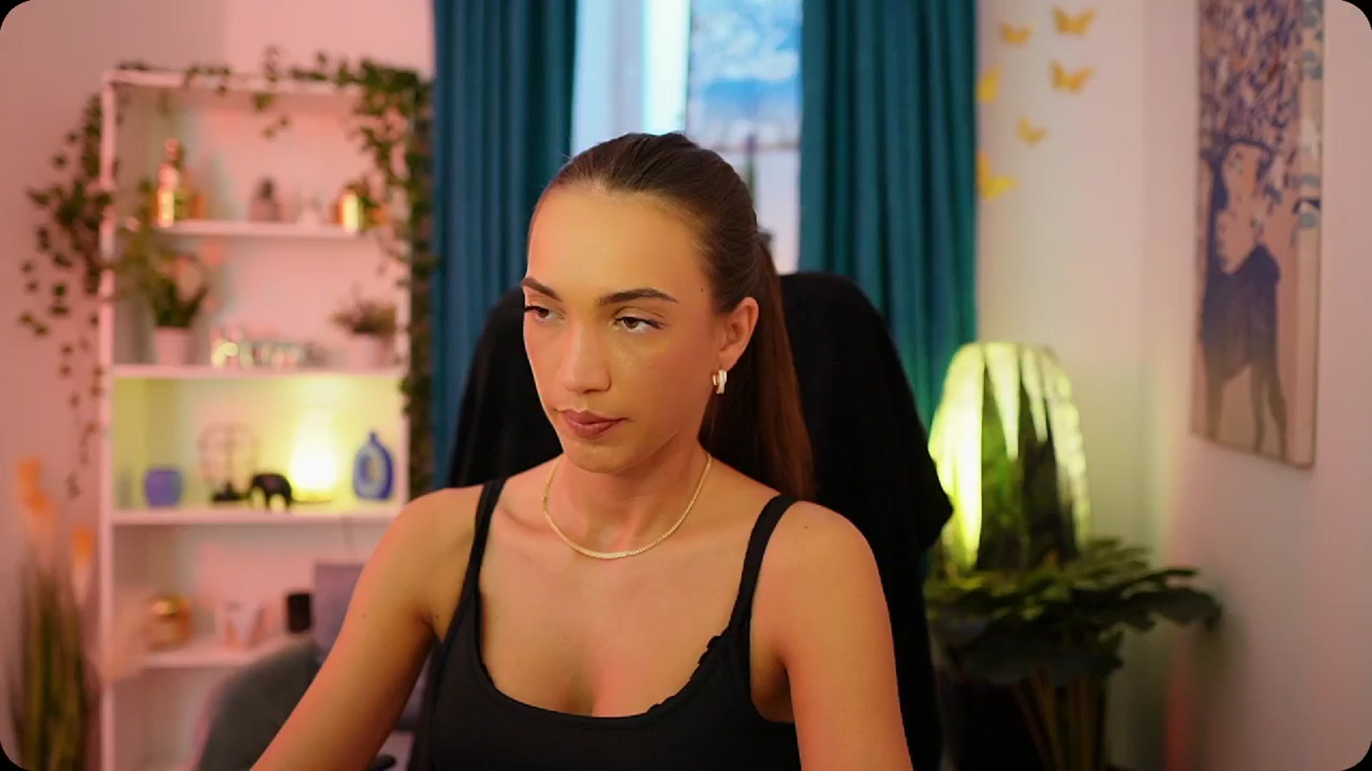 Gallery image thumbnail from Alexis_Love's myfreecams stream on, 10/04/2025, 14:03 image 17 of 20