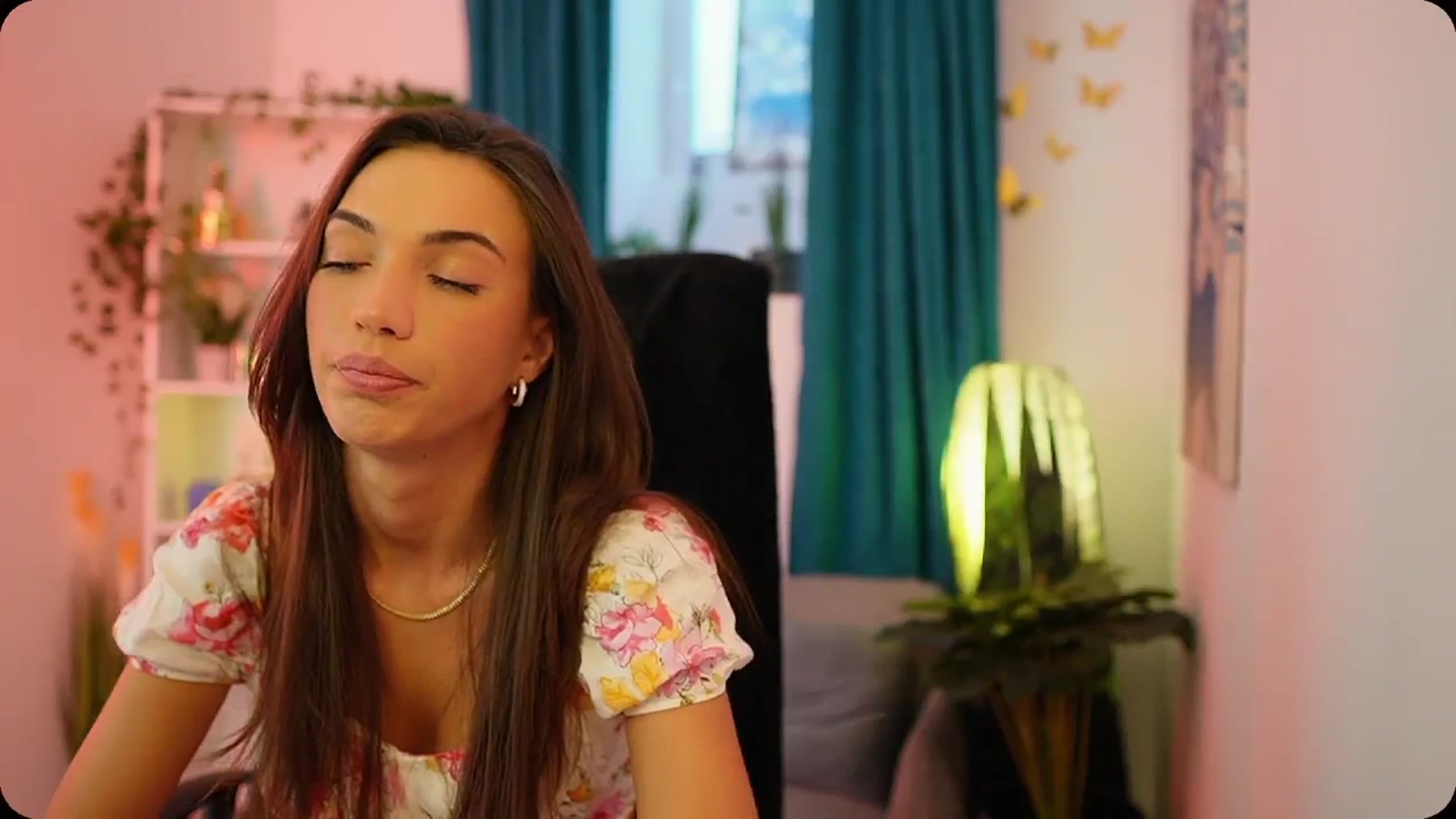 Gallery image thumbnail from Alexis_Love's myfreecams stream on, 10/08/2025, 13:59 image 10 of 20