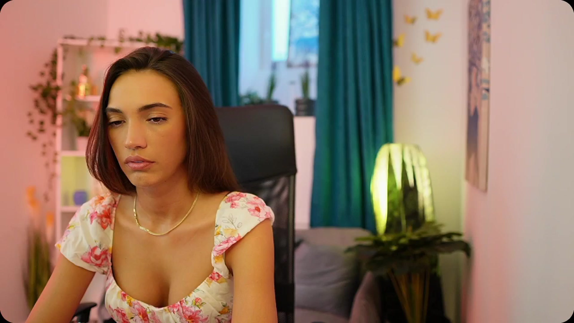 Gallery image thumbnail from Alexis_Love's myfreecams stream on, 10/08/2025, 14:34 image 1 of 20