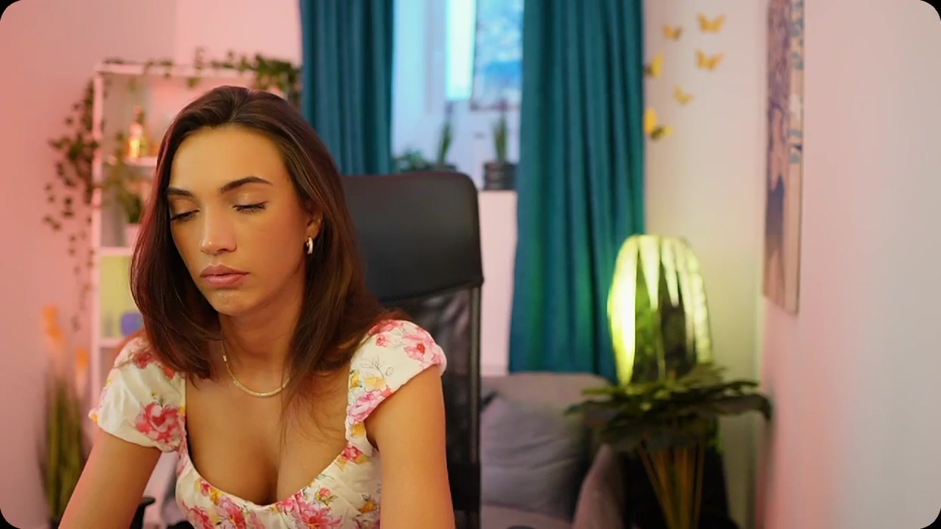 Gallery image thumbnail from Alexis_Love's myfreecams stream on, 10/08/2025, 14:34 image 7 of 20