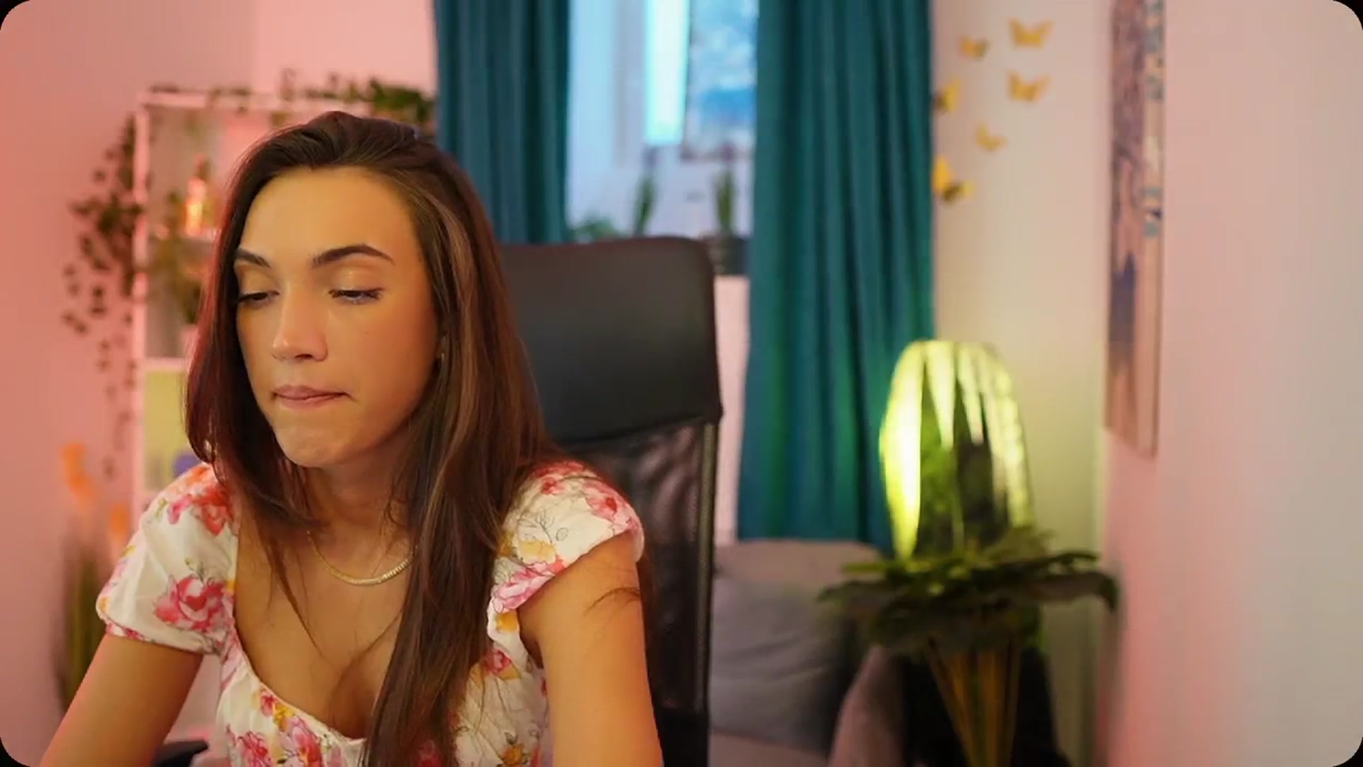 Gallery image thumbnail from Alexis_Love's myfreecams stream on, 10/08/2025, 14:34 image 16 of 20
