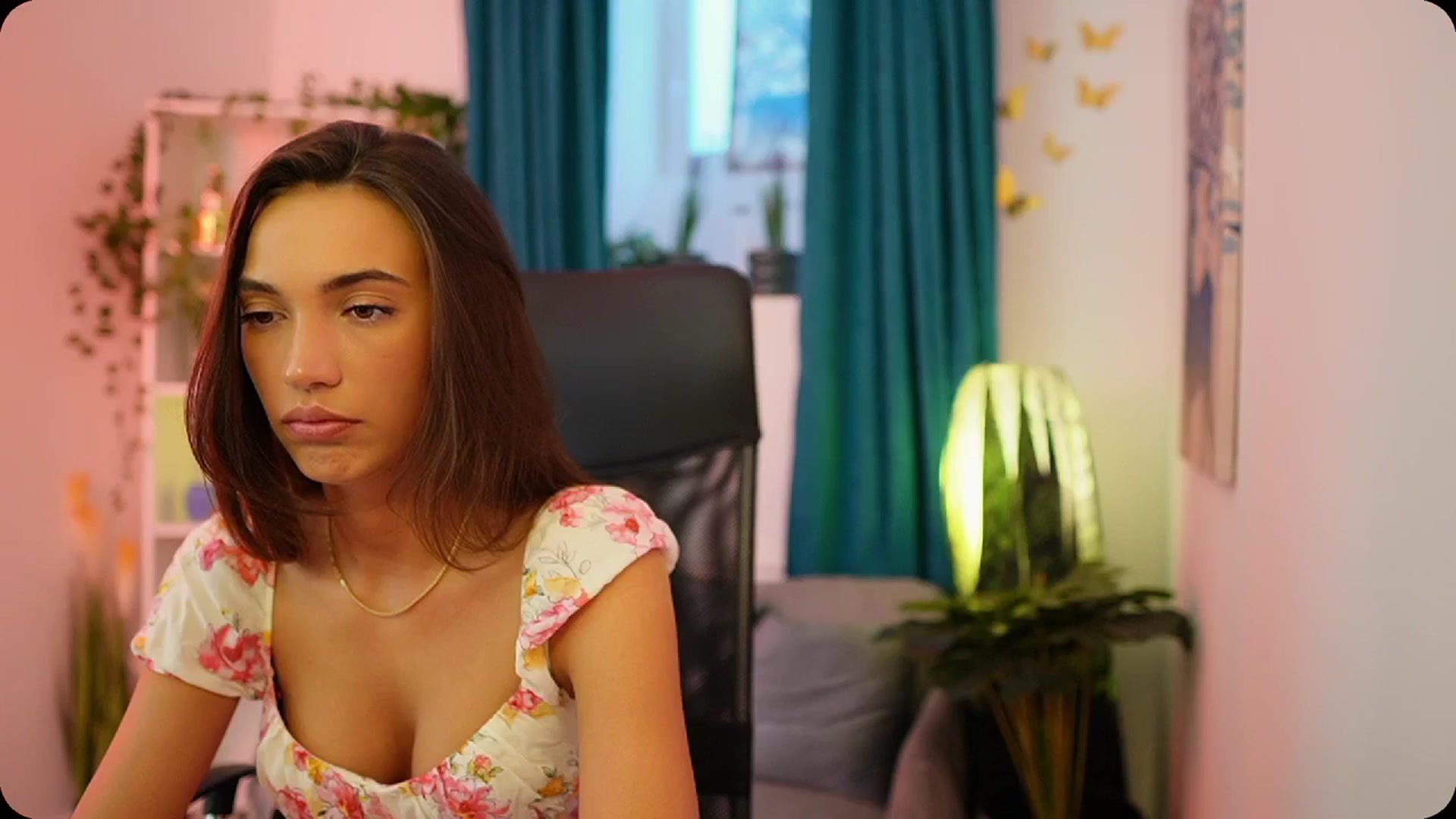 Gallery image thumbnail from Alexis_Love's myfreecams stream on, 10/08/2025, 14:34 image 4 of 20