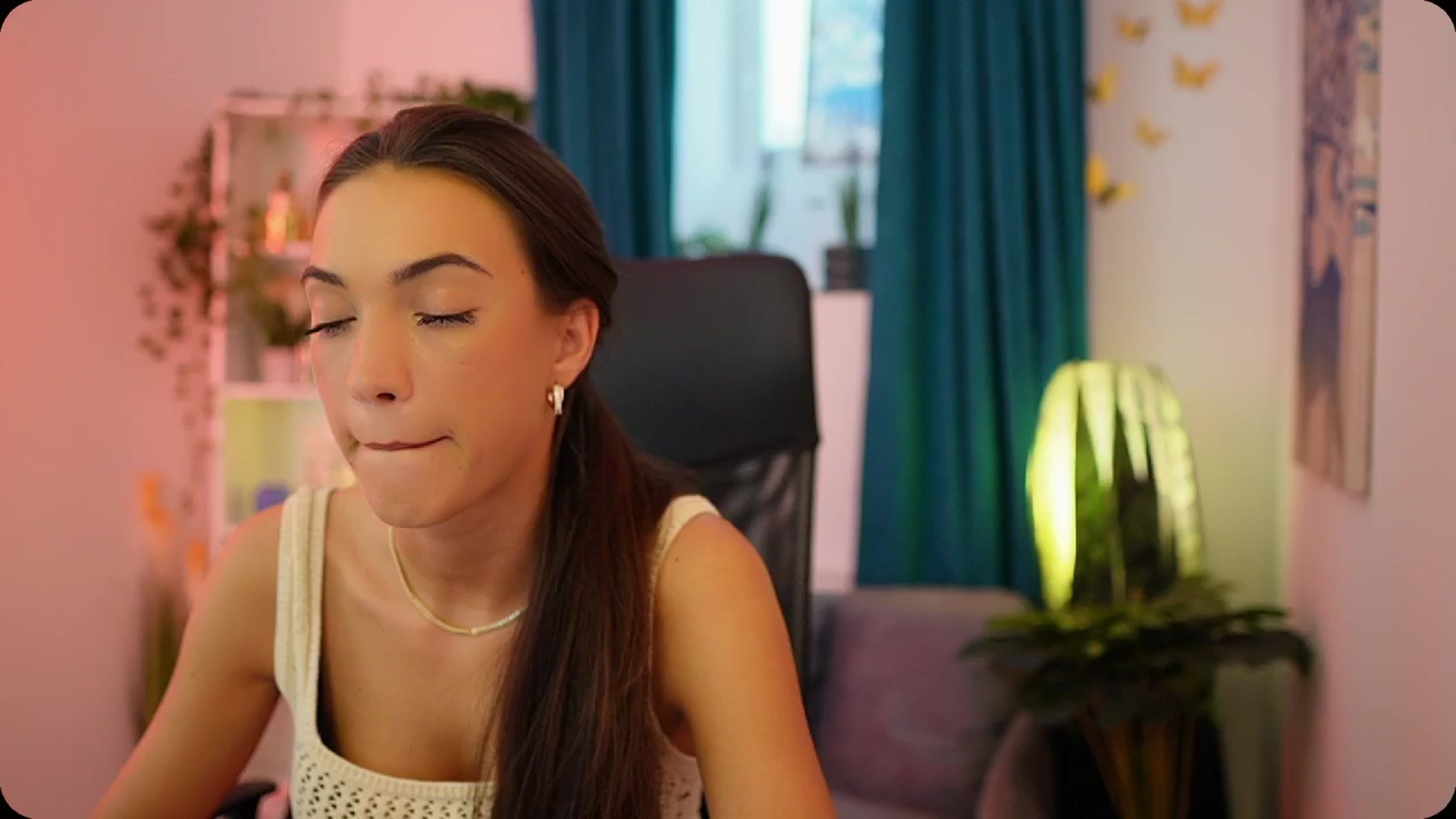 Gallery image thumbnail from Alexis_Love's myfreecams stream on, 10/09/2025, 14:16 image 11 of 20