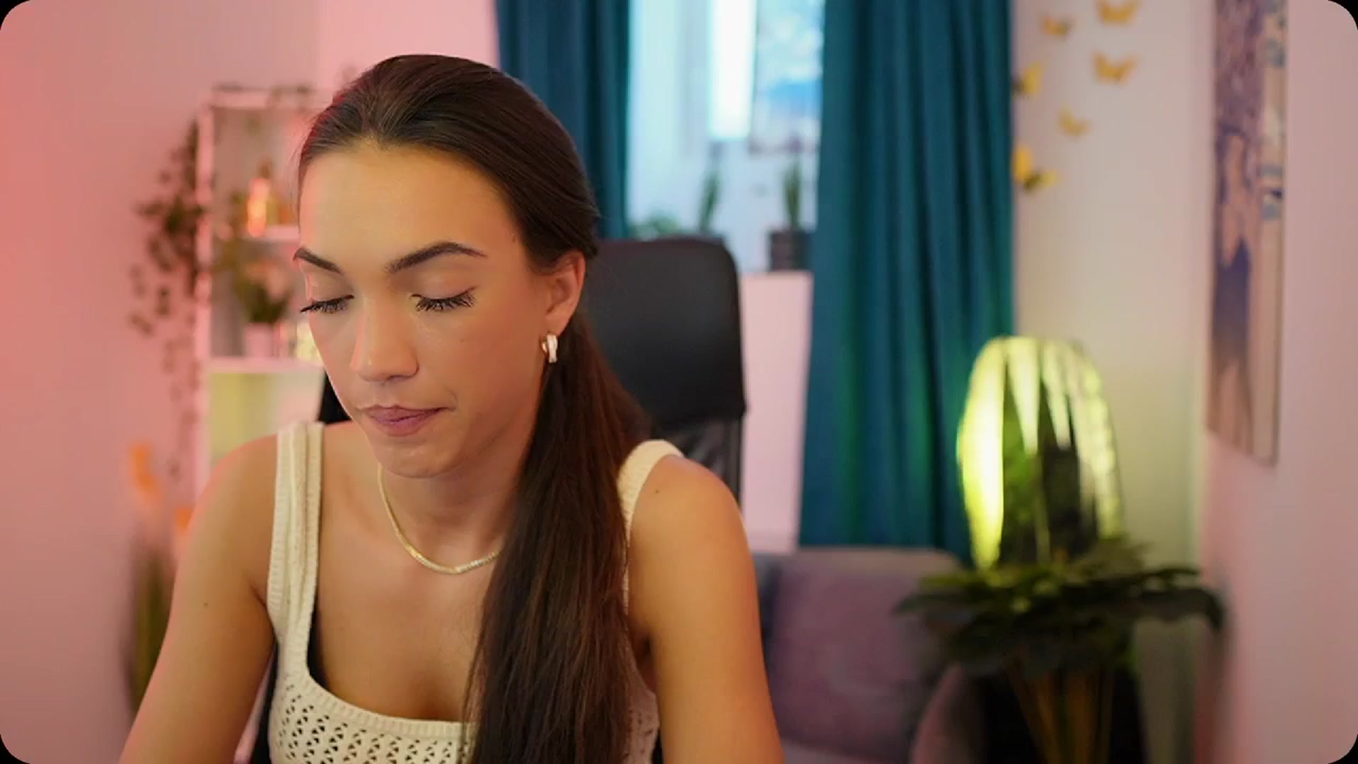 Gallery image thumbnail from Alexis_Love's myfreecams stream on, 10/09/2025, 14:16 image 10 of 20