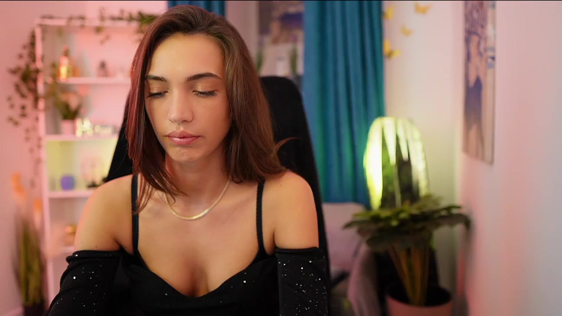 Gallery image thumbnail from Alexis_Love's myfreecams stream on, 10/12/2025, 16:40 image 6 of 20