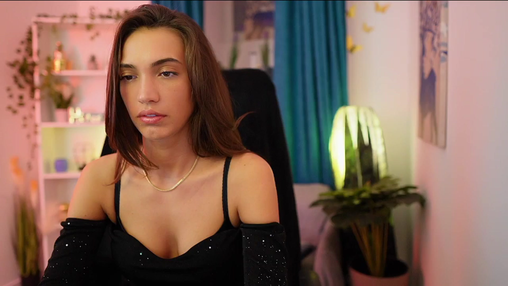 Gallery image thumbnail from Alexis_Love's myfreecams stream on, 10/12/2025, 16:40 image 4 of 20