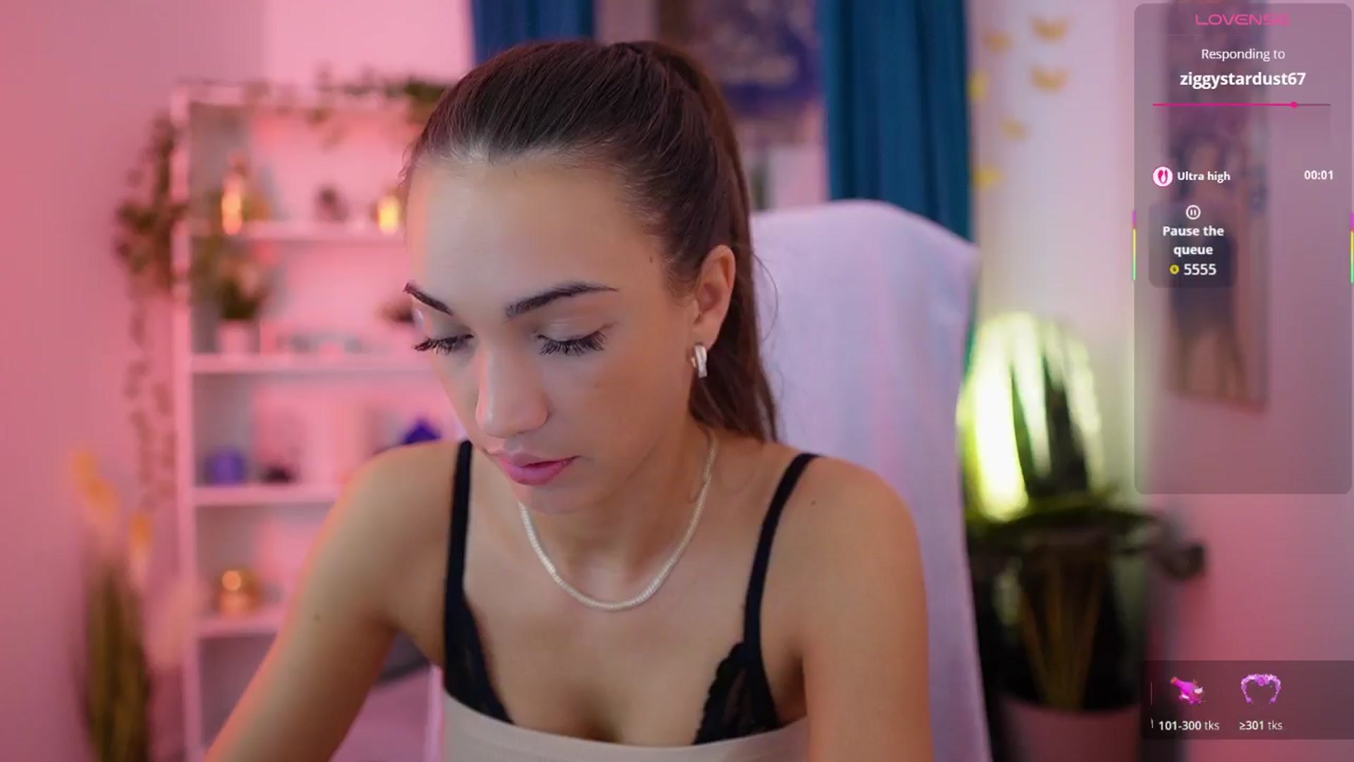 Gallery image thumbnail from Alexis_Love's myfreecams stream on, 12/04/2025, 20:46 image 1 of 20