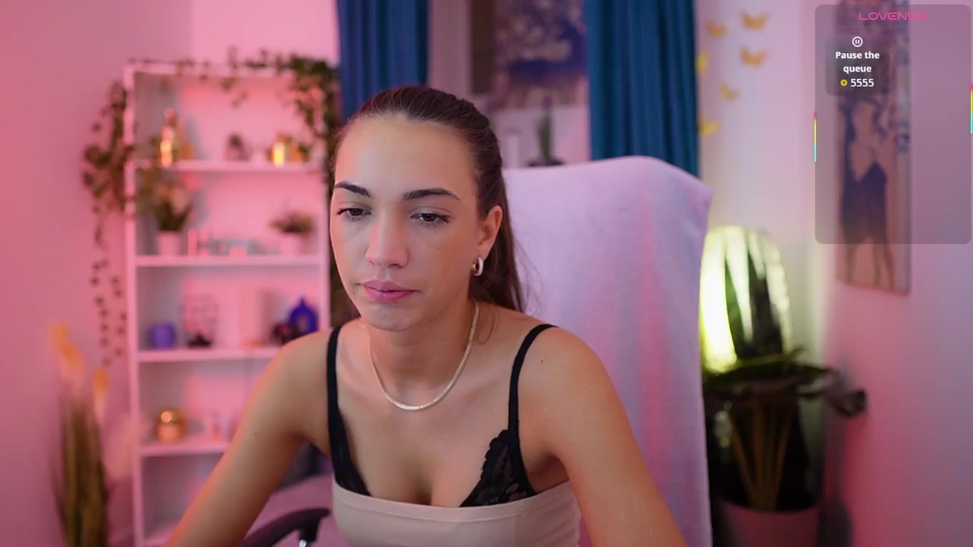 Gallery image thumbnail from Alexis_Love's myfreecams stream on, 12/04/2025, 21:37 image 14 of 20