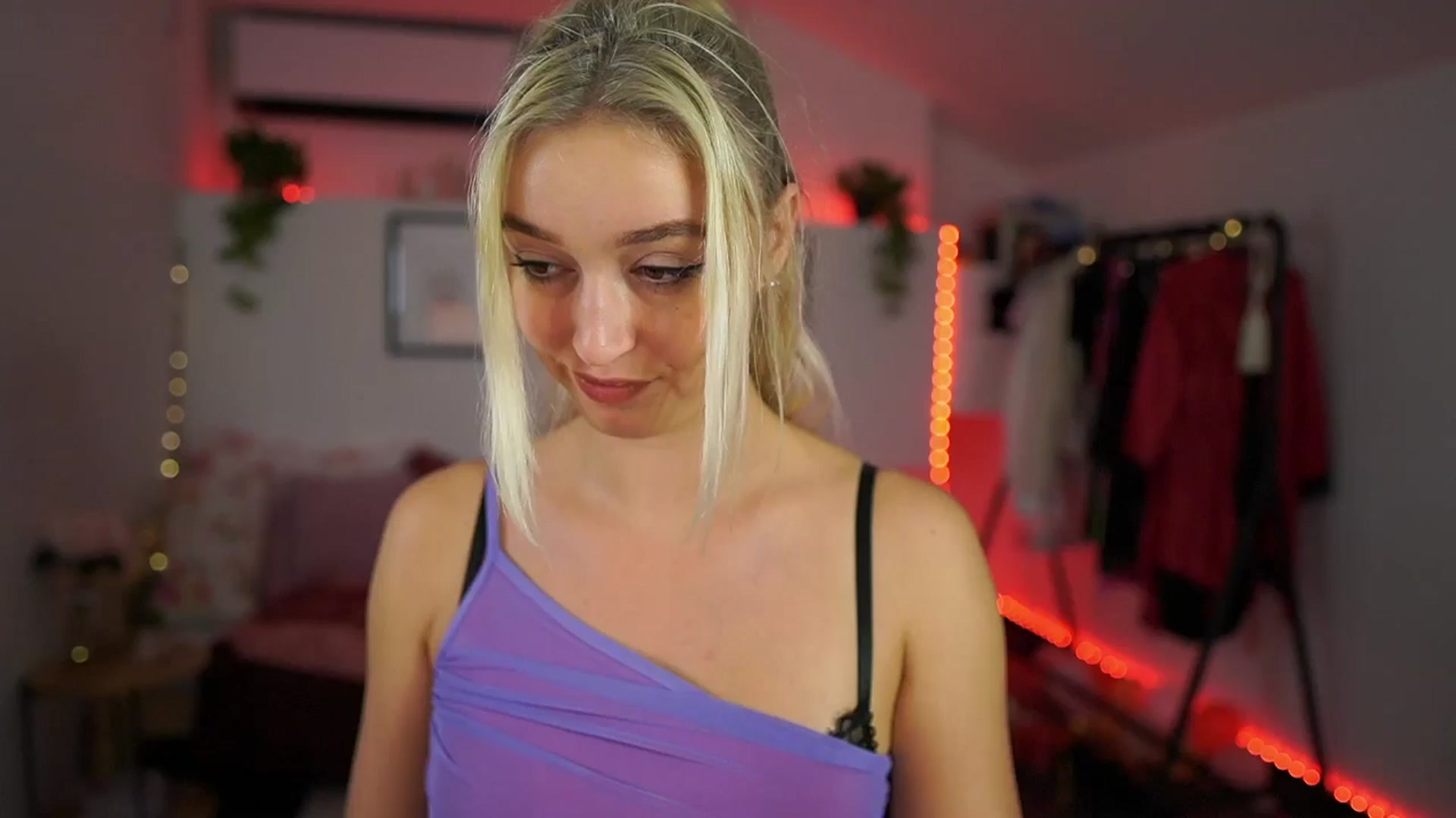 Gallery image thumbnail from Alexis__Texas's myfreecams stream on, 10/05/2024, 17:35 image 13 of 20