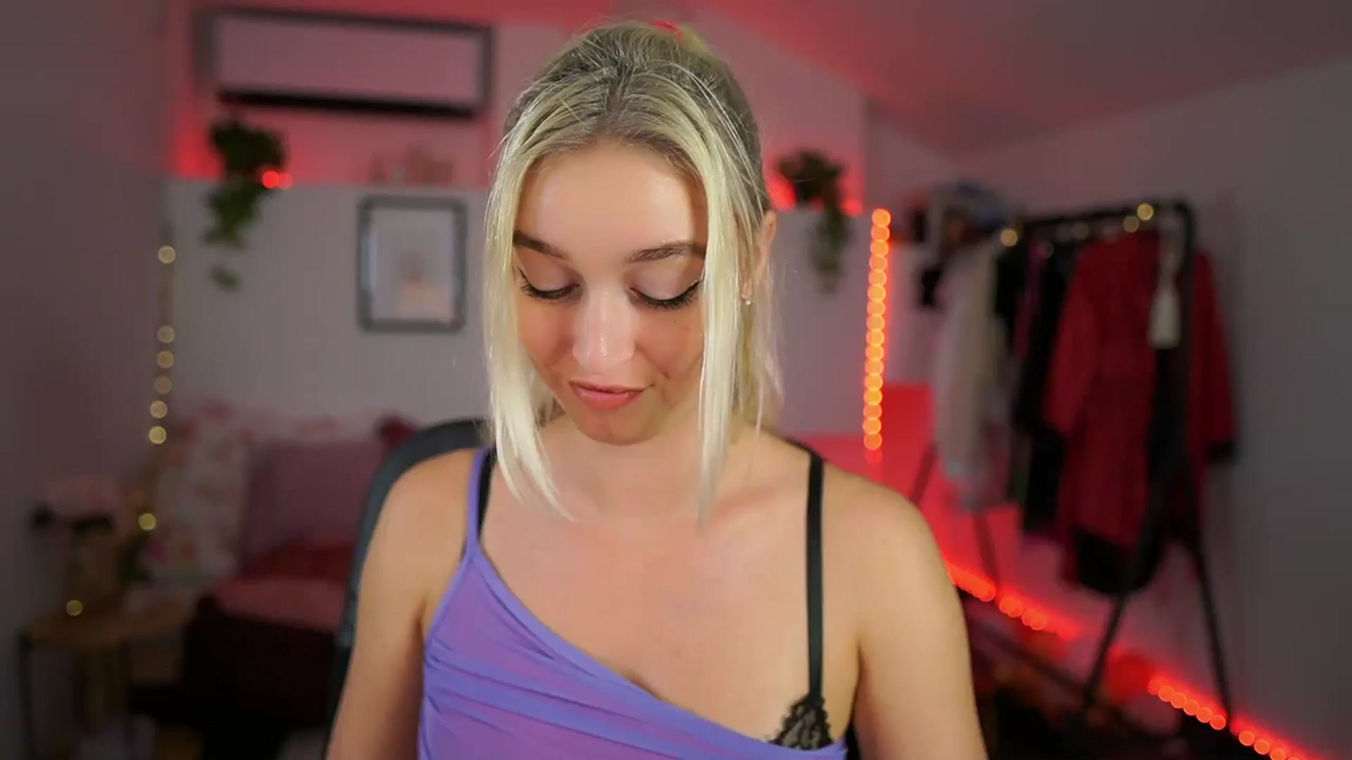 Gallery image thumbnail from Alexis__Texas's myfreecams stream on, 10/05/2024, 17:35 image 1 of 20