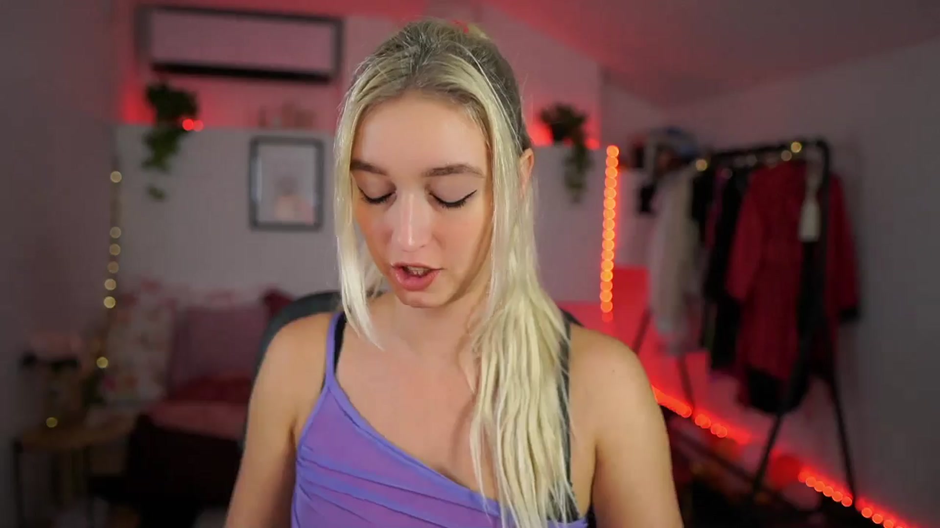 Gallery image thumbnail from Alexis__Texas's myfreecams stream on, 10/05/2024, 17:35 image 7 of 20
