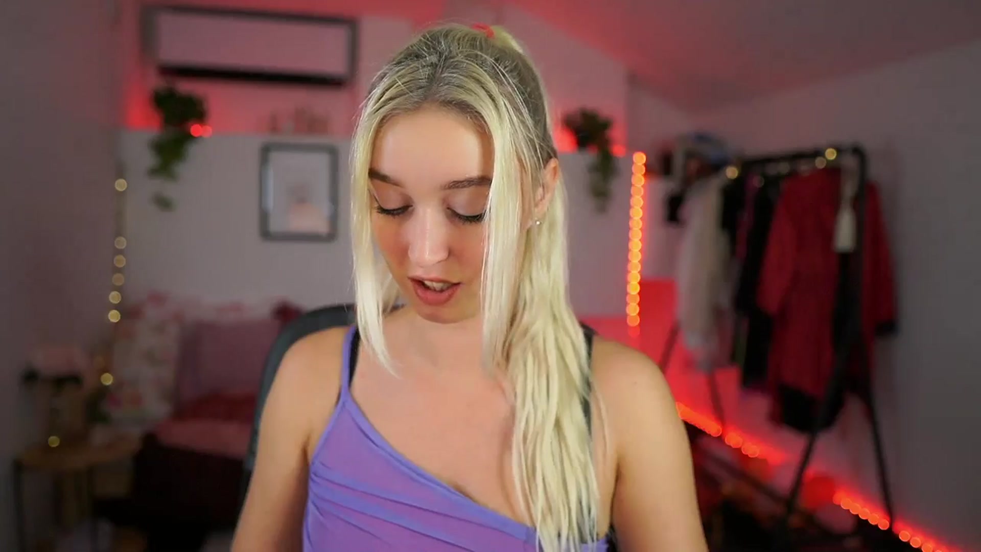 Gallery image thumbnail from Alexis__Texas's myfreecams stream on, 10/05/2024, 17:35 image 5 of 20