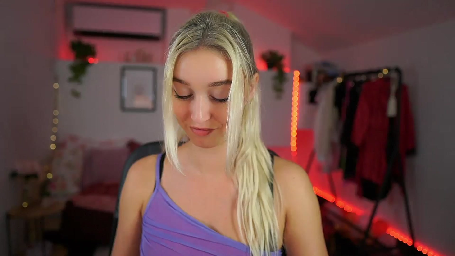Gallery image thumbnail from Alexis__Texas's myfreecams stream on, 10/05/2024, 17:35 image 6 of 20