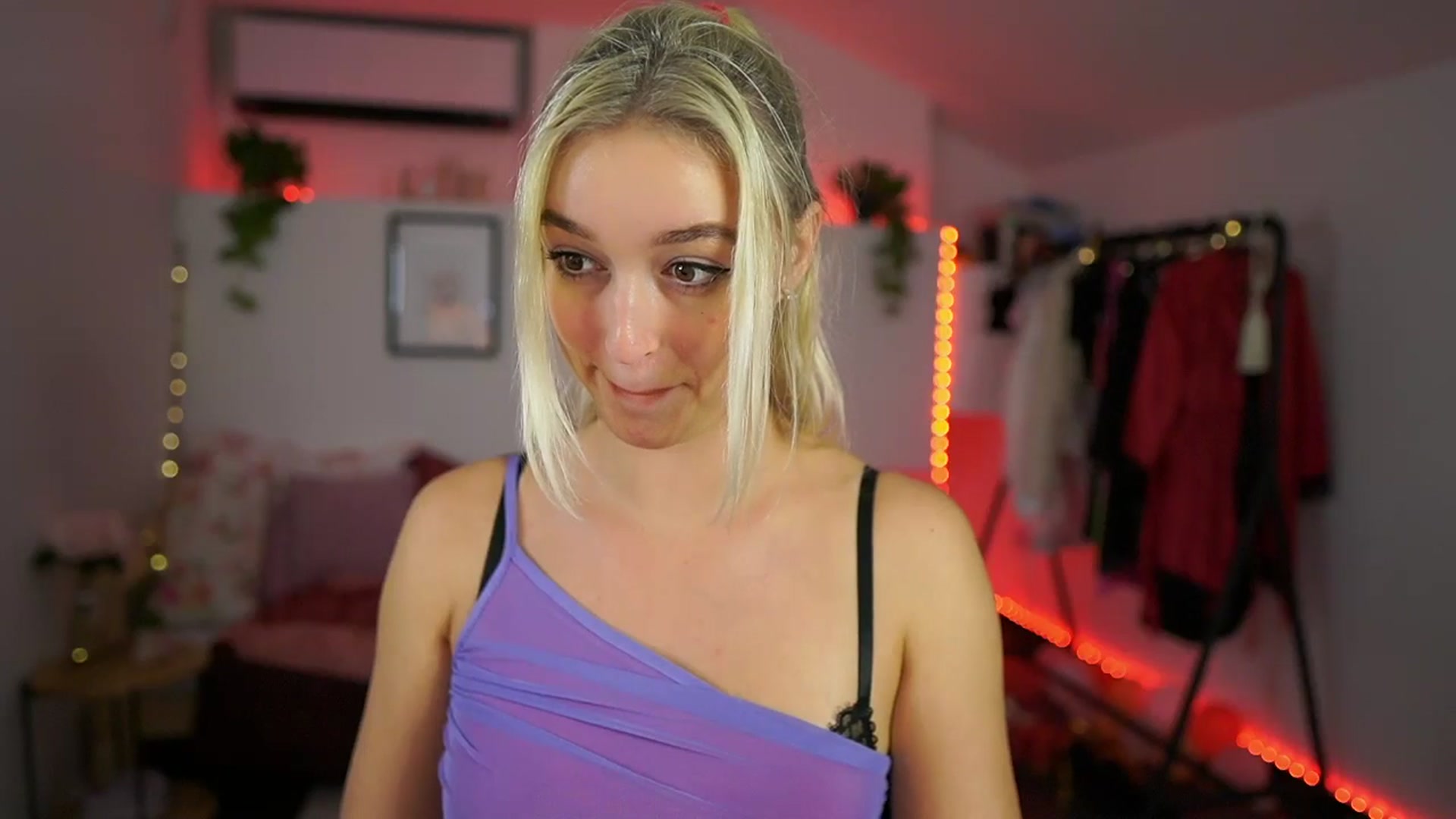 Gallery image thumbnail from Alexis__Texas's myfreecams stream on, 10/05/2024, 17:35 image 16 of 20