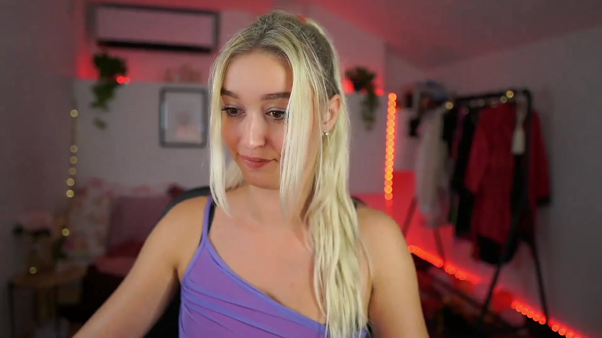 Gallery image thumbnail from Alexis__Texas's myfreecams stream on, 10/05/2024, 17:35 image 4 of 20