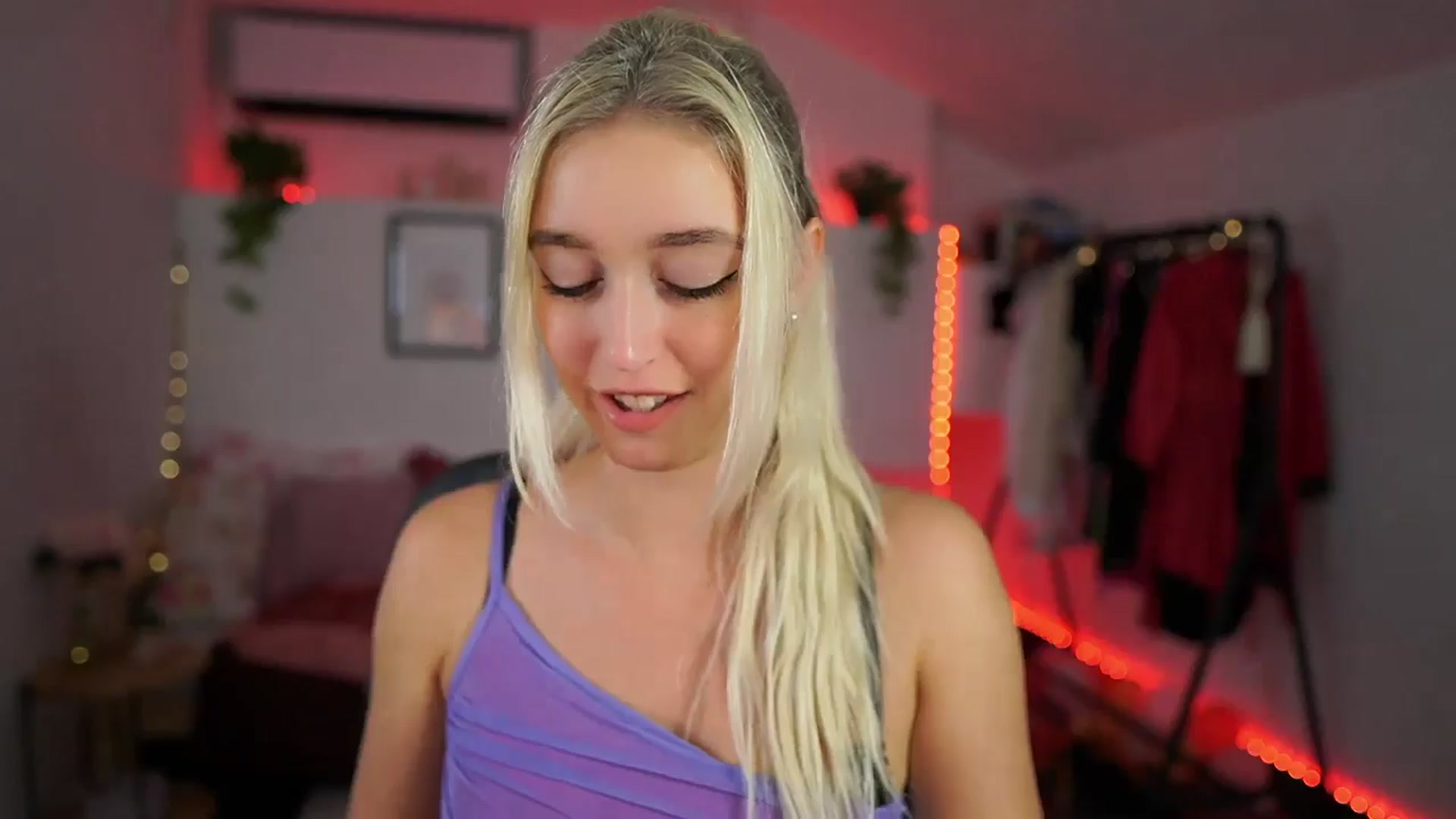 Gallery image thumbnail from Alexis__Texas's myfreecams stream on, 10/05/2024, 17:35 image 8 of 20