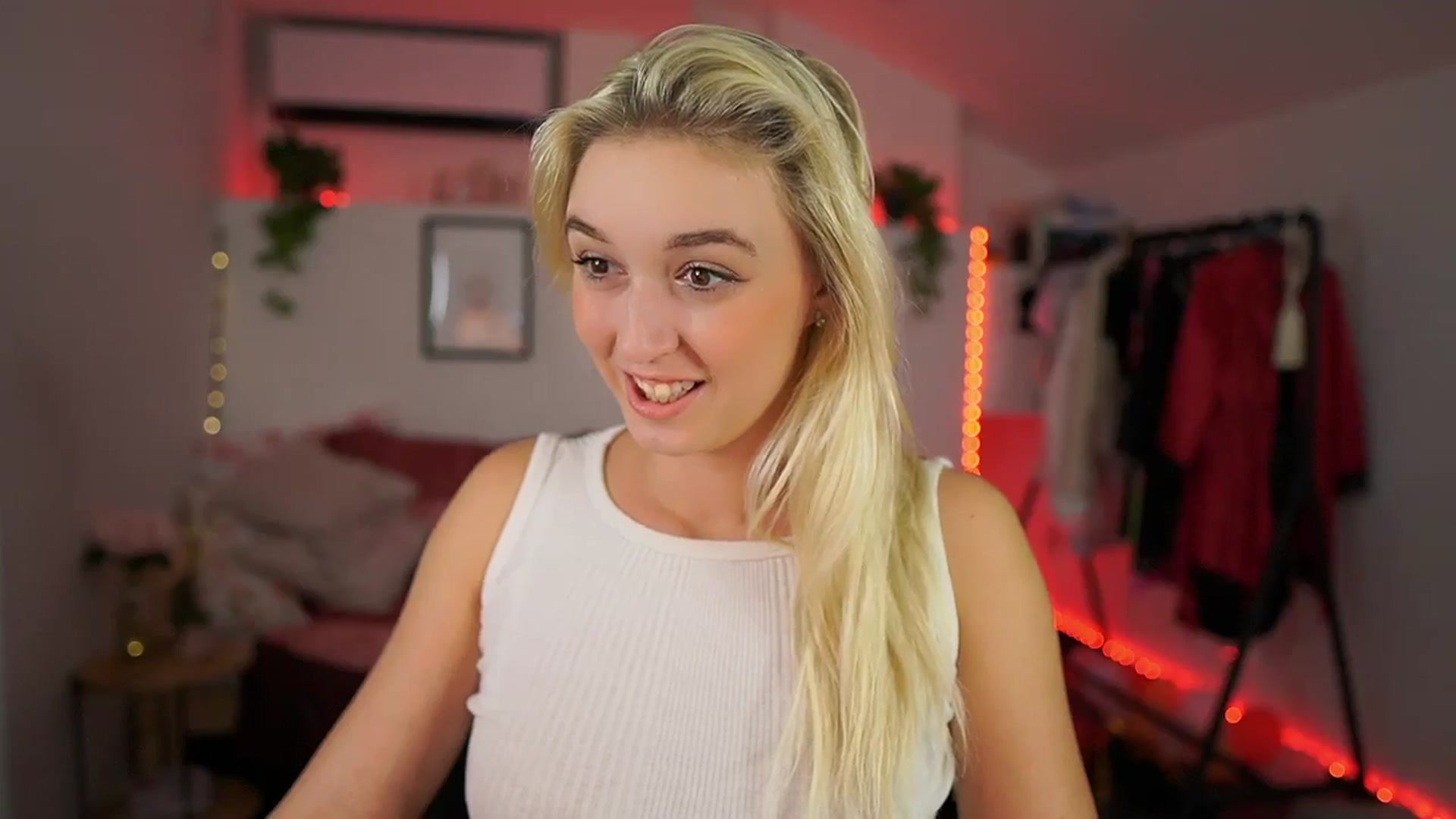 Gallery image thumbnail from Alexis__Texas's myfreecams stream on, 10/08/2024, 19:02 image 15 of 20