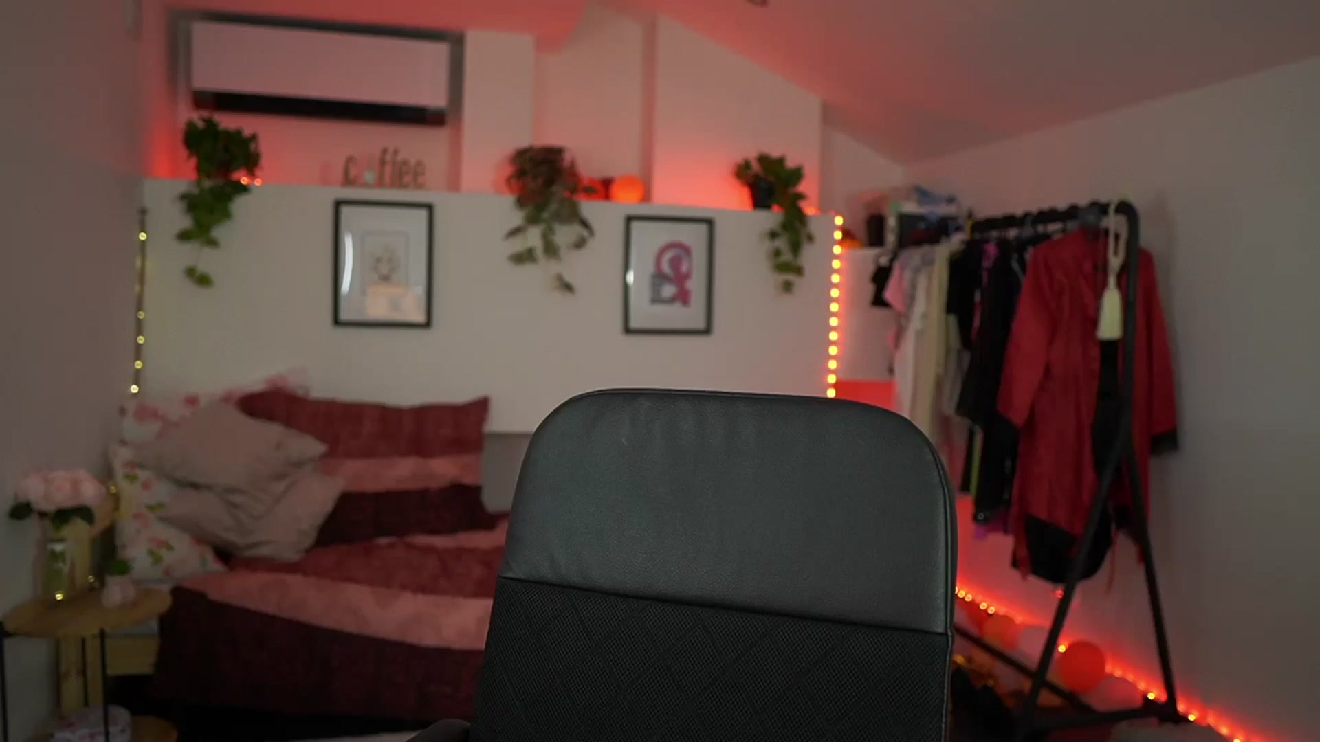 Gallery image thumbnail from Alexis__Texas's myfreecams stream on, 10/08/2024, 23:17 image 6 of 20