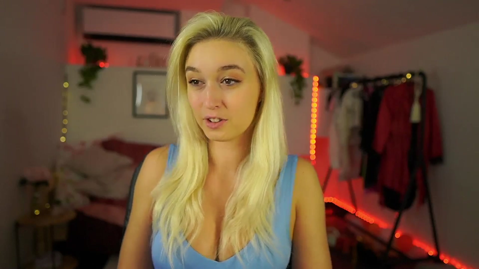 Gallery image thumbnail from Alexis__Texas's myfreecams stream on, 10/13/2024, 19:20 image 2 of 20