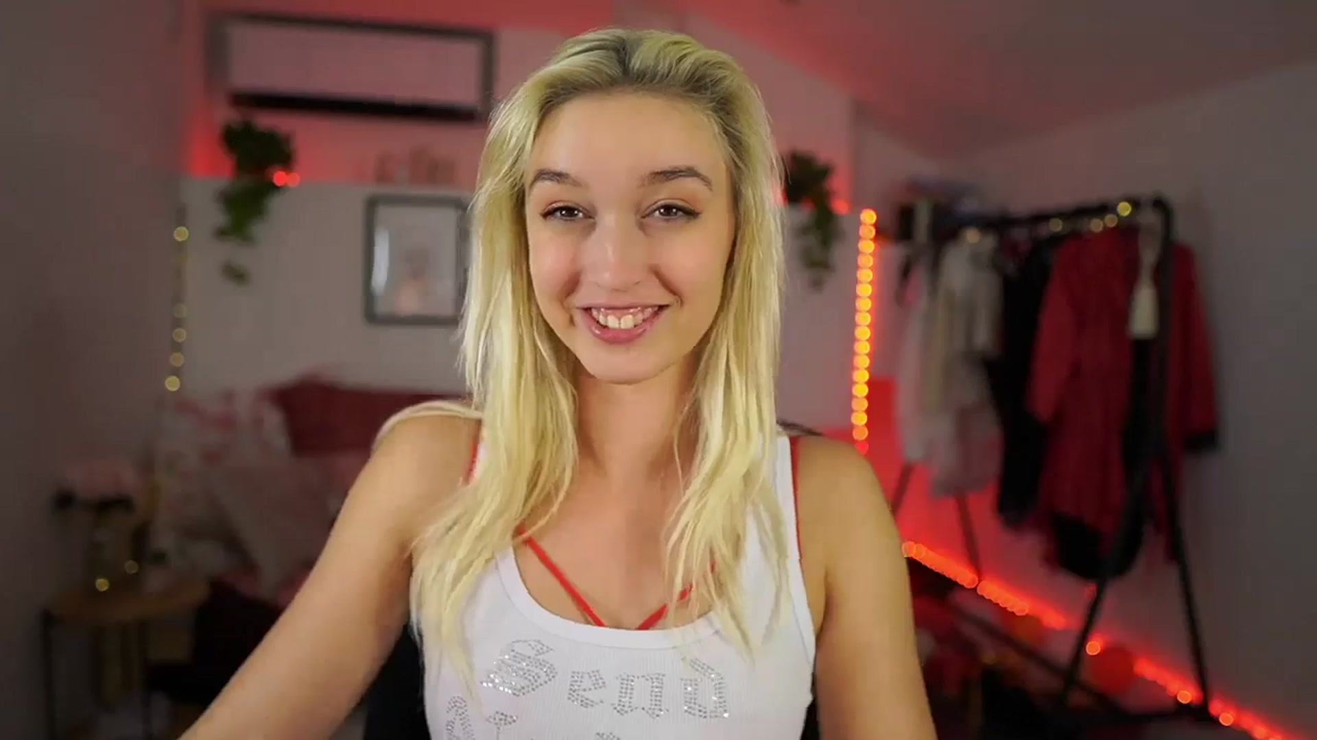 Gallery image thumbnail from Alexis__Texas's myfreecams stream on, 10/13/2024, 22:27 image 16 of 20