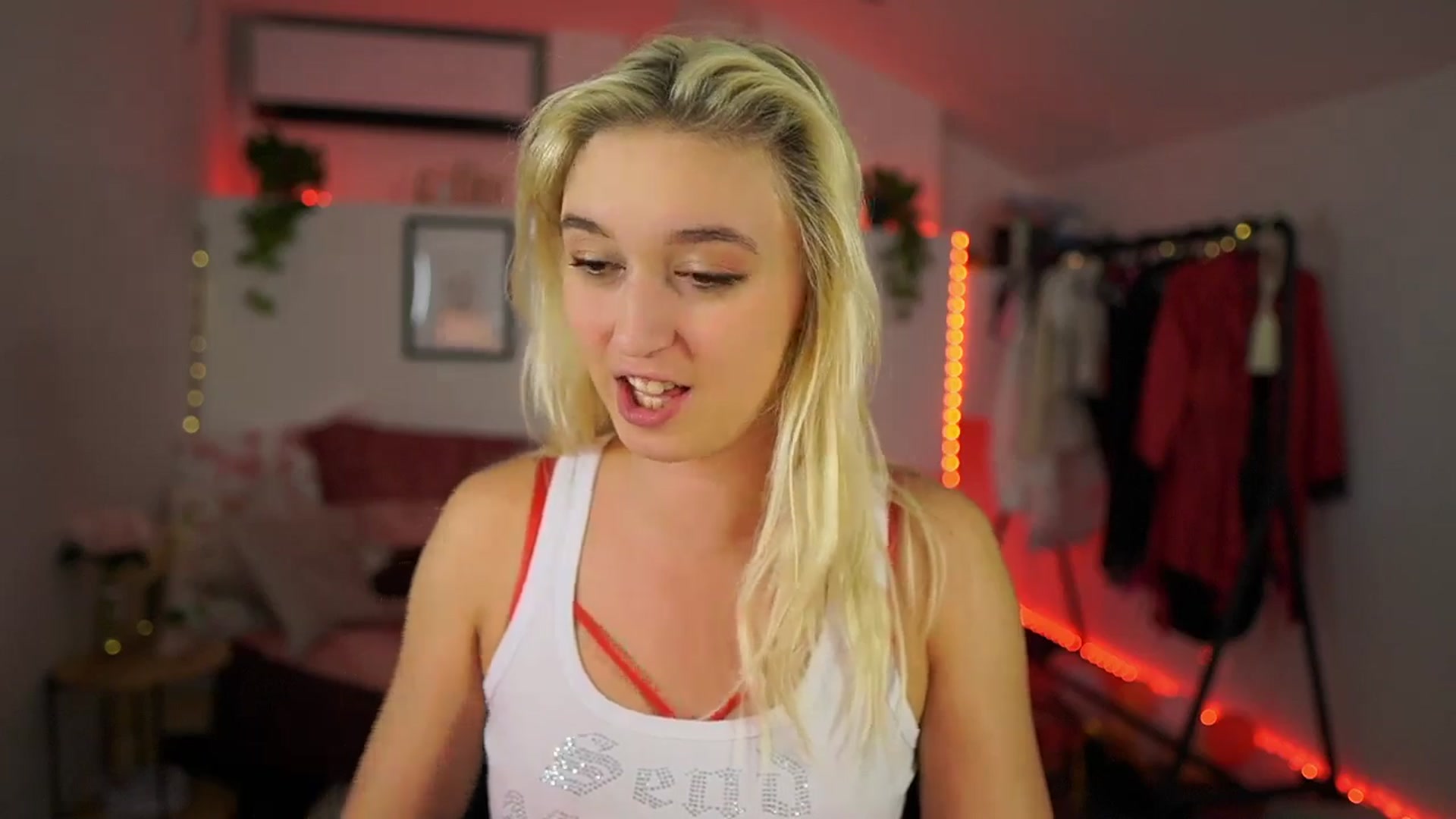 Gallery image thumbnail from Alexis__Texas's myfreecams stream on, 10/13/2024, 22:27 image 9 of 20