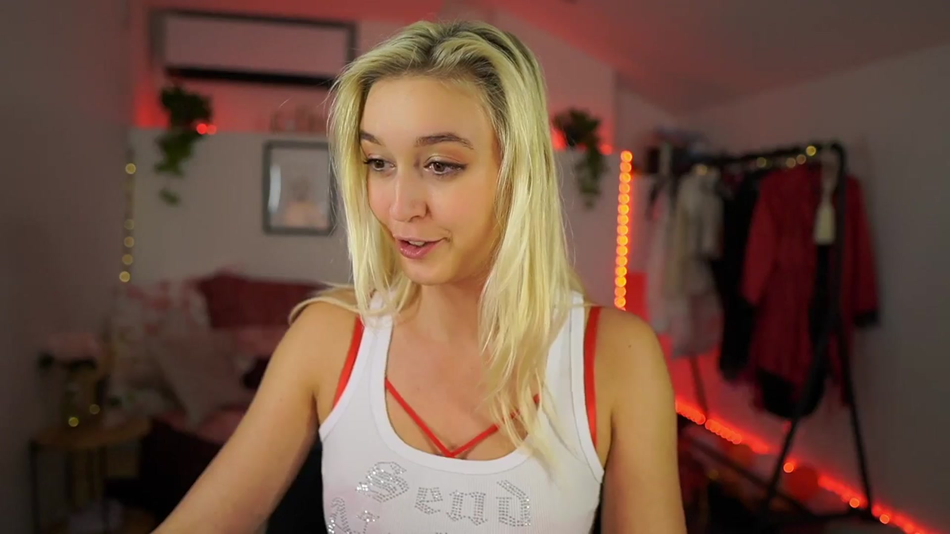 Gallery image thumbnail from Alexis__Texas's myfreecams stream on, 10/13/2024, 22:27 image 5 of 20
