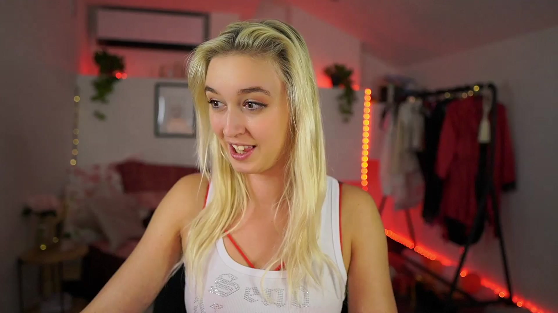 Gallery image thumbnail from Alexis__Texas's myfreecams stream on, 10/13/2024, 22:27 image 17 of 20