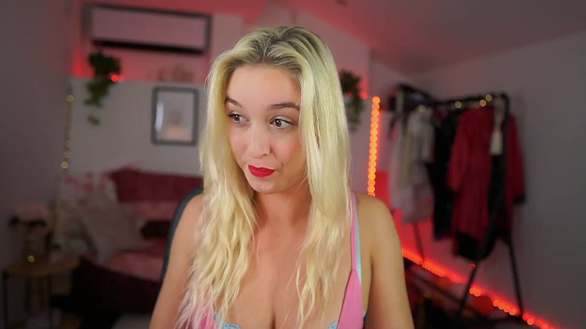 Gallery image thumbnail from Alexis__Texas's myfreecams stream on, 10/15/2024, 22:21 image 20 of 20