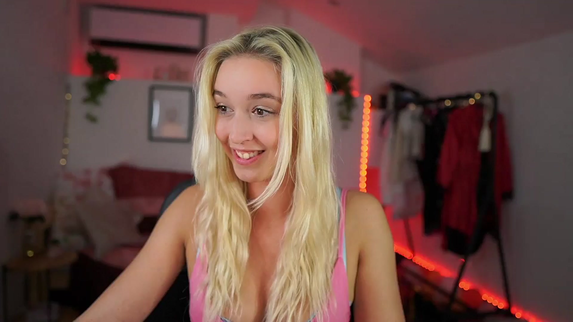 Gallery image thumbnail from Alexis__Texas's myfreecams stream on, 10/15/2024, 22:21 image 1 of 20