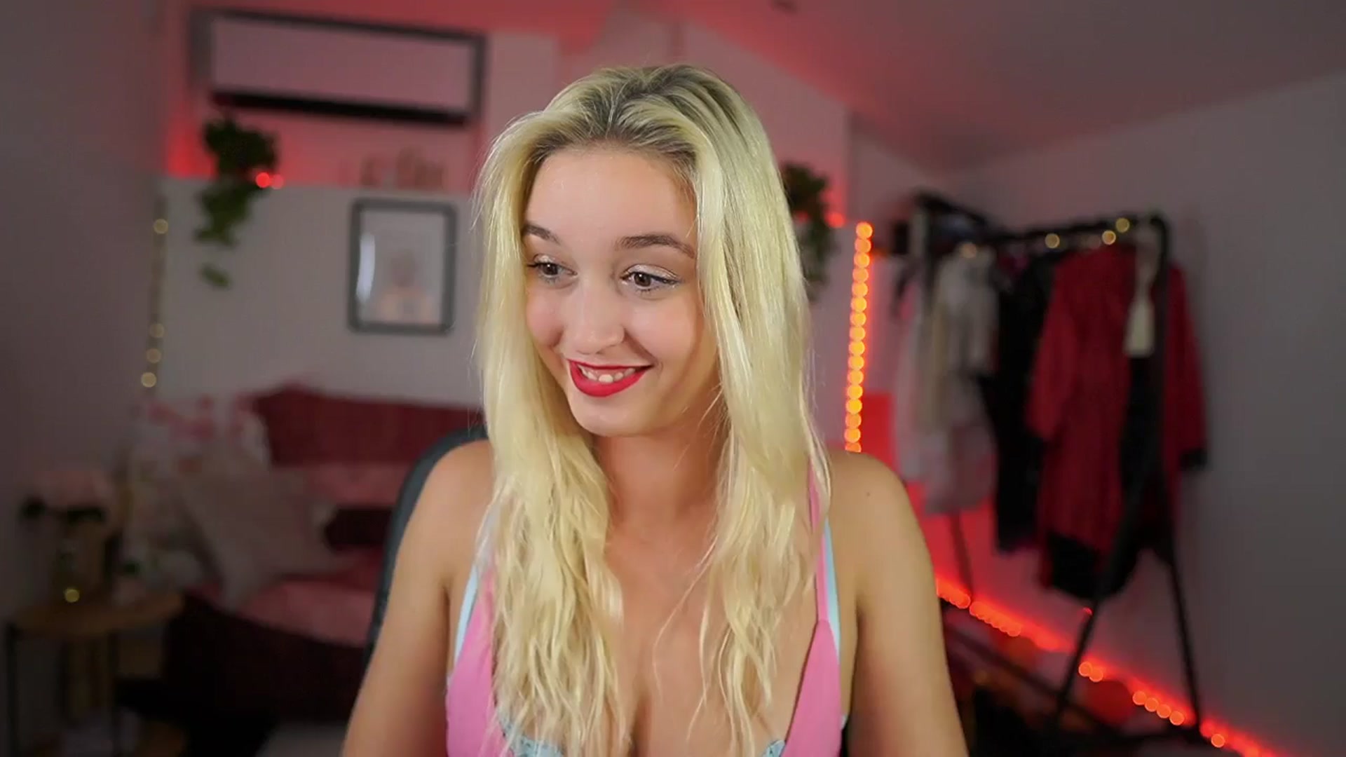 Gallery image thumbnail from Alexis__Texas's myfreecams stream on, 10/15/2024, 22:21 image 19 of 20