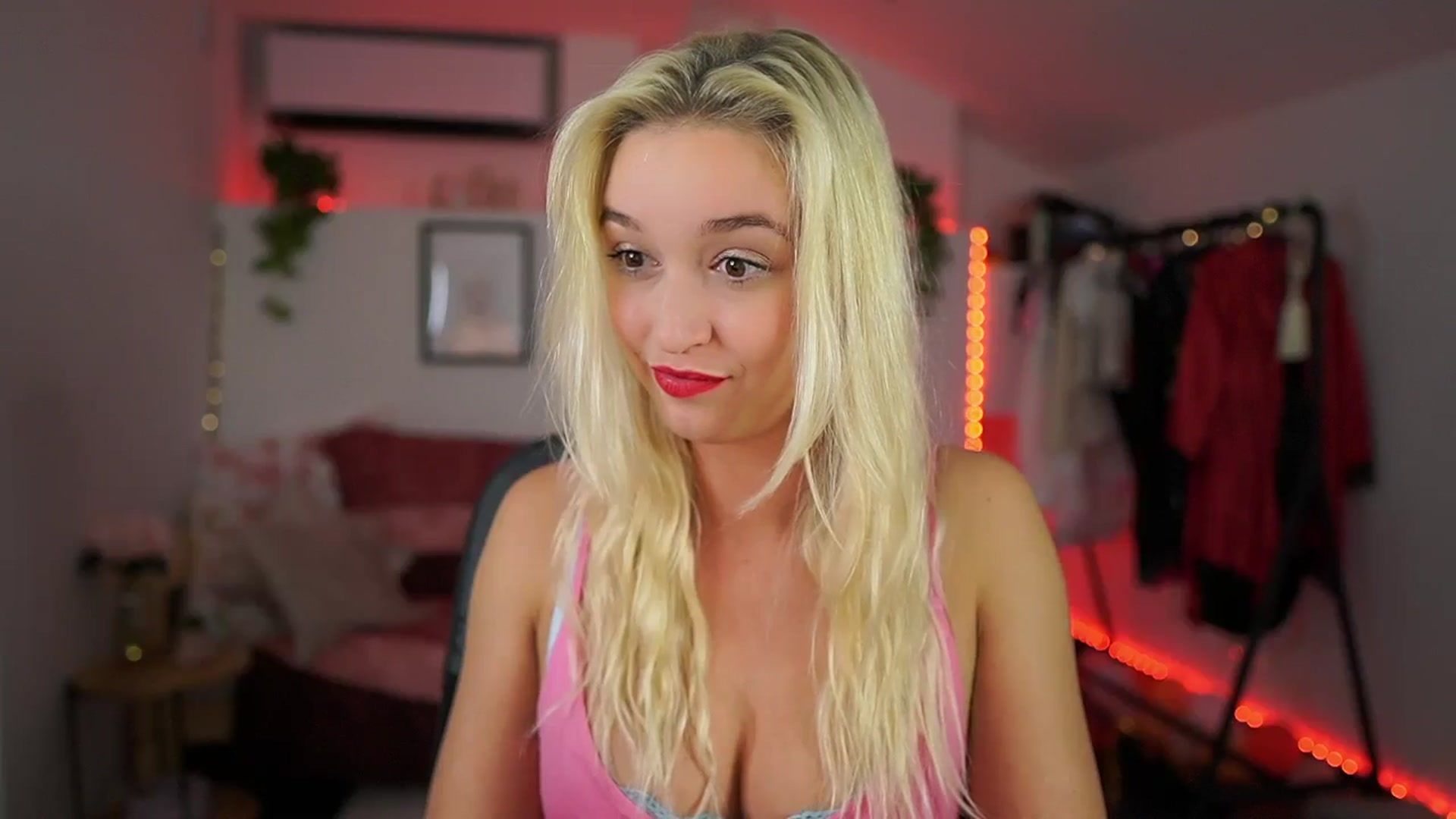Gallery image thumbnail from Alexis__Texas's myfreecams stream on, 10/15/2024, 23:00 image 5 of 20