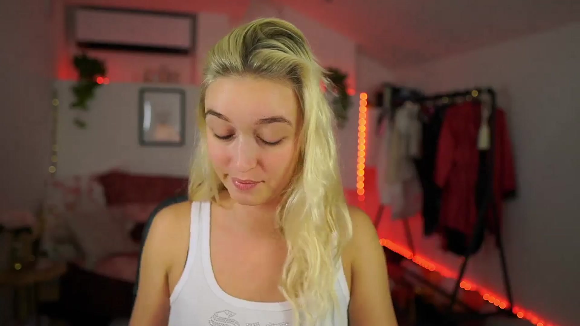 Gallery image thumbnail from Alexis__Texas's myfreecams stream on, 10/16/2024, 23:10 image 7 of 20