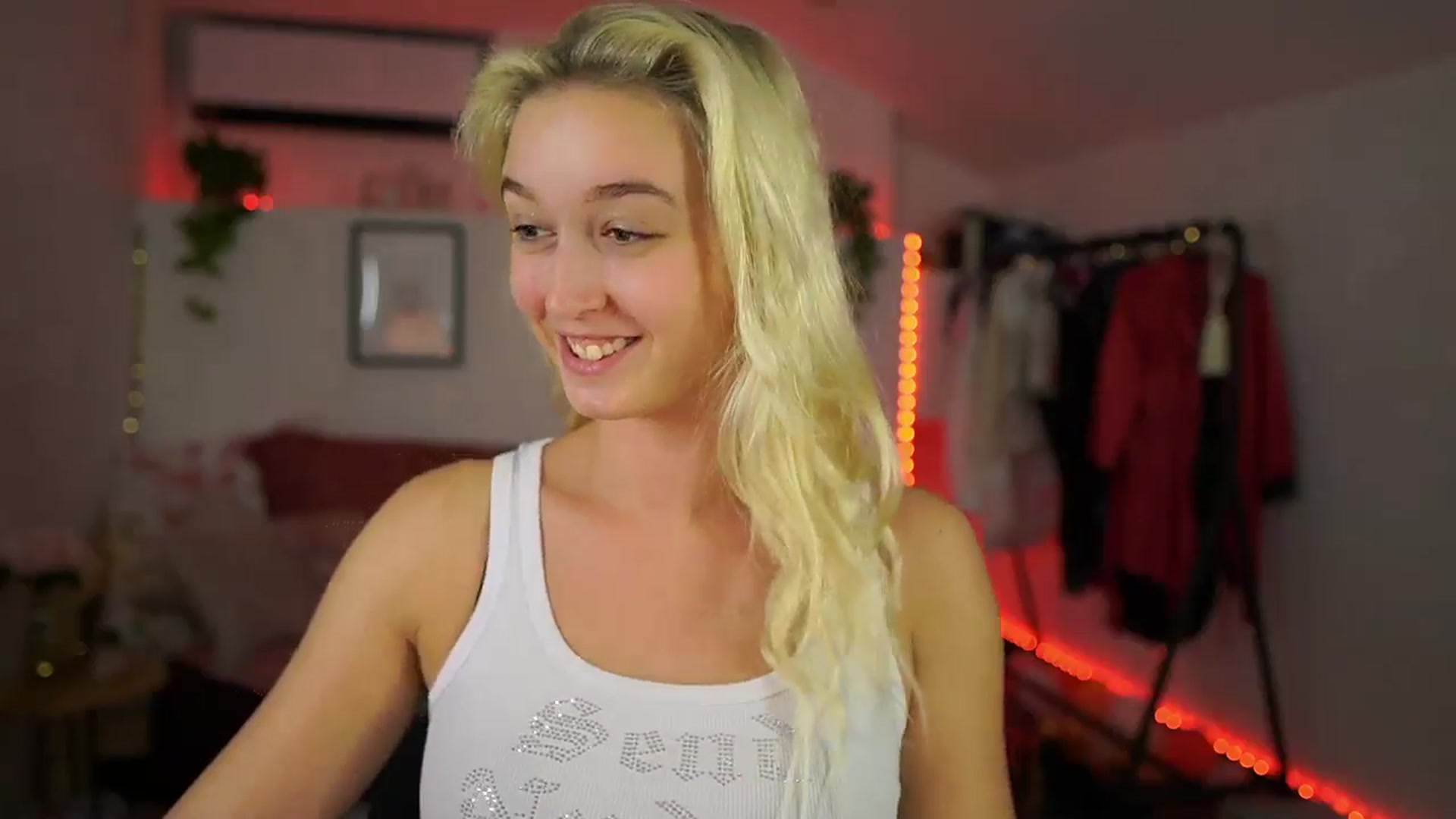 Gallery image thumbnail from Alexis__Texas's myfreecams stream on, 10/16/2024, 23:10 image 6 of 20