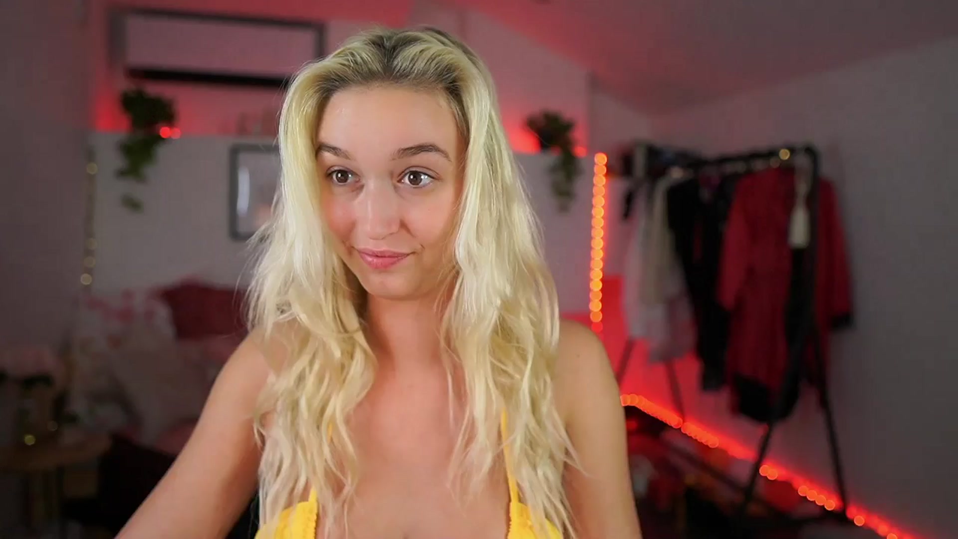 Gallery image thumbnail from Alexis__Texas's myfreecams stream on, 10/16/2024, 23:34 image 8 of 20