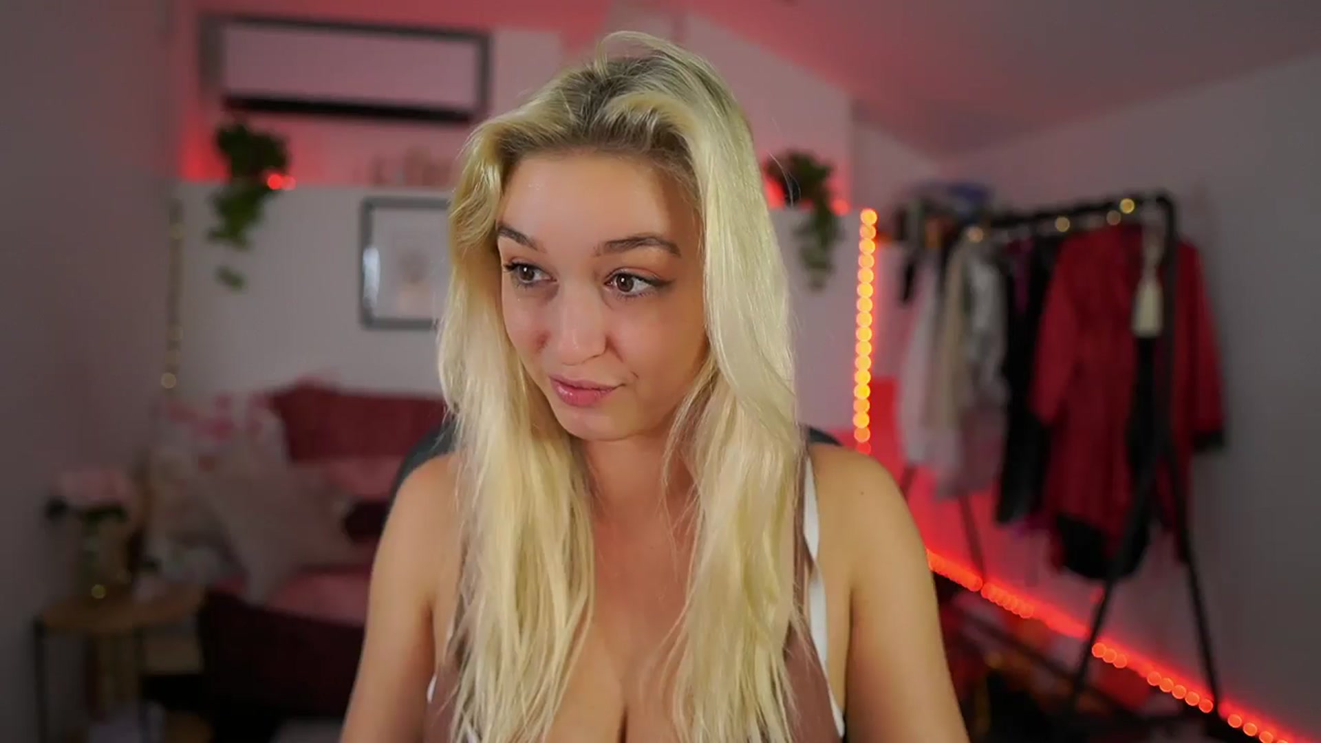 Gallery image thumbnail from Alexis__Texas's myfreecams stream on, 10/19/2024, 13:14 image 12 of 20