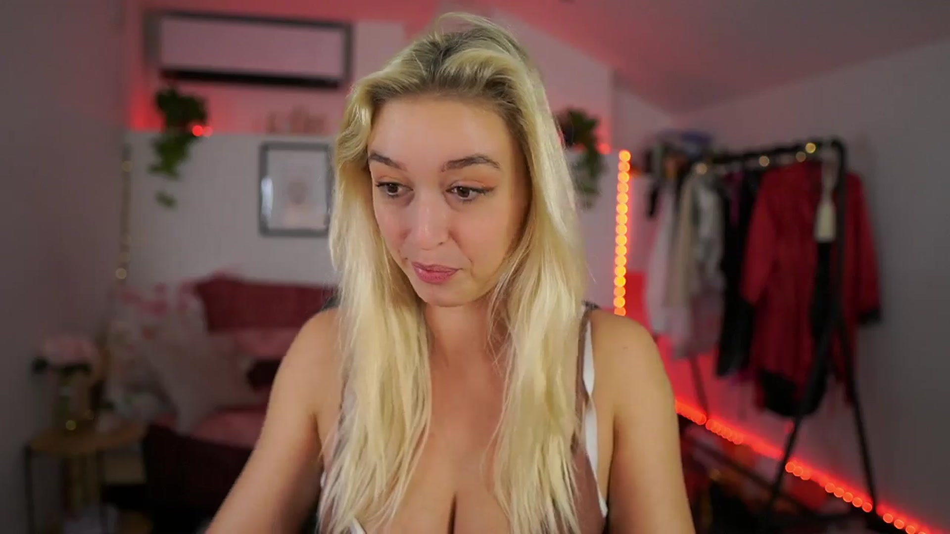 Gallery image thumbnail from Alexis__Texas's myfreecams stream on, 10/19/2024, 13:14 image 5 of 20