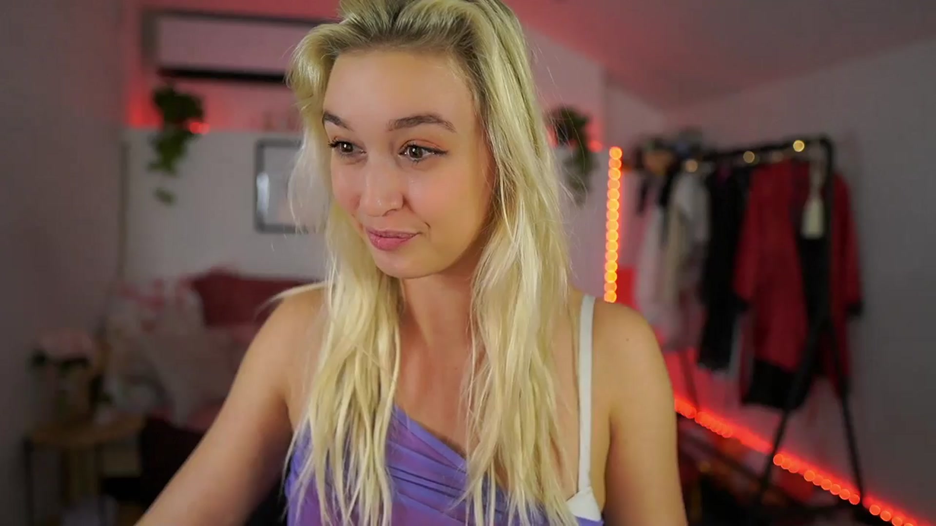 Gallery image thumbnail from Alexis__Texas's myfreecams stream on, 10/20/2024, 18:42 image 18 of 20