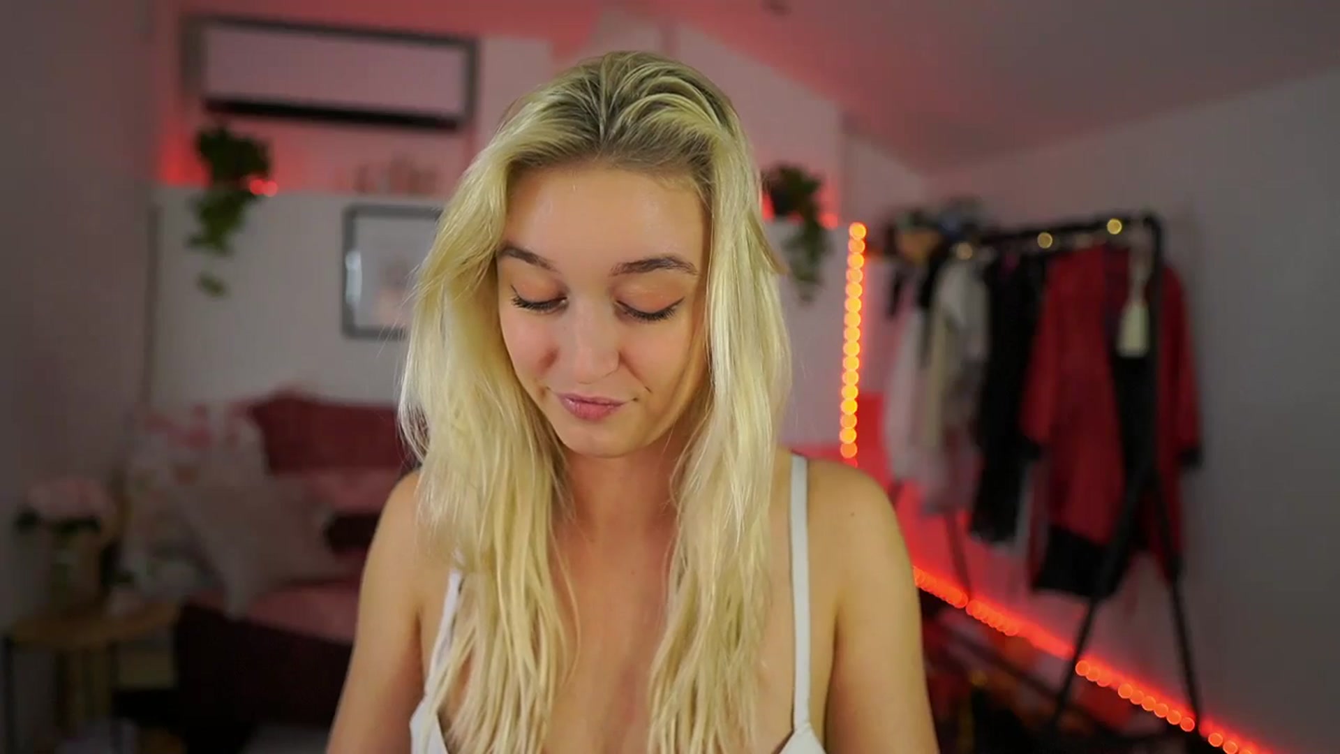Gallery image thumbnail from Alexis__Texas's myfreecams stream on, 10/20/2024, 21:30 image 12 of 20