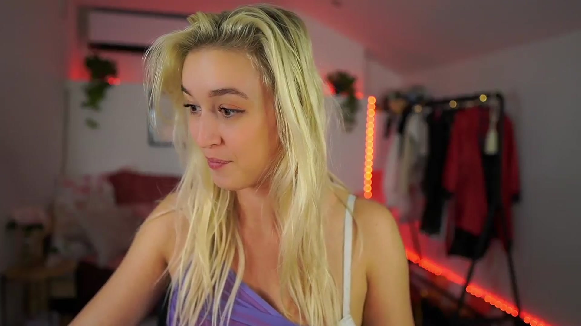 Gallery image thumbnail from Alexis__Texas's myfreecams stream on, 10/20/2024, 21:30 image 3 of 20