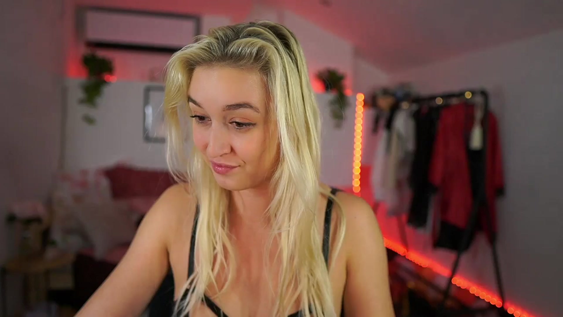 Gallery image thumbnail from Alexis__Texas's myfreecams stream on, 10/20/2024, 23:03 image 14 of 20
