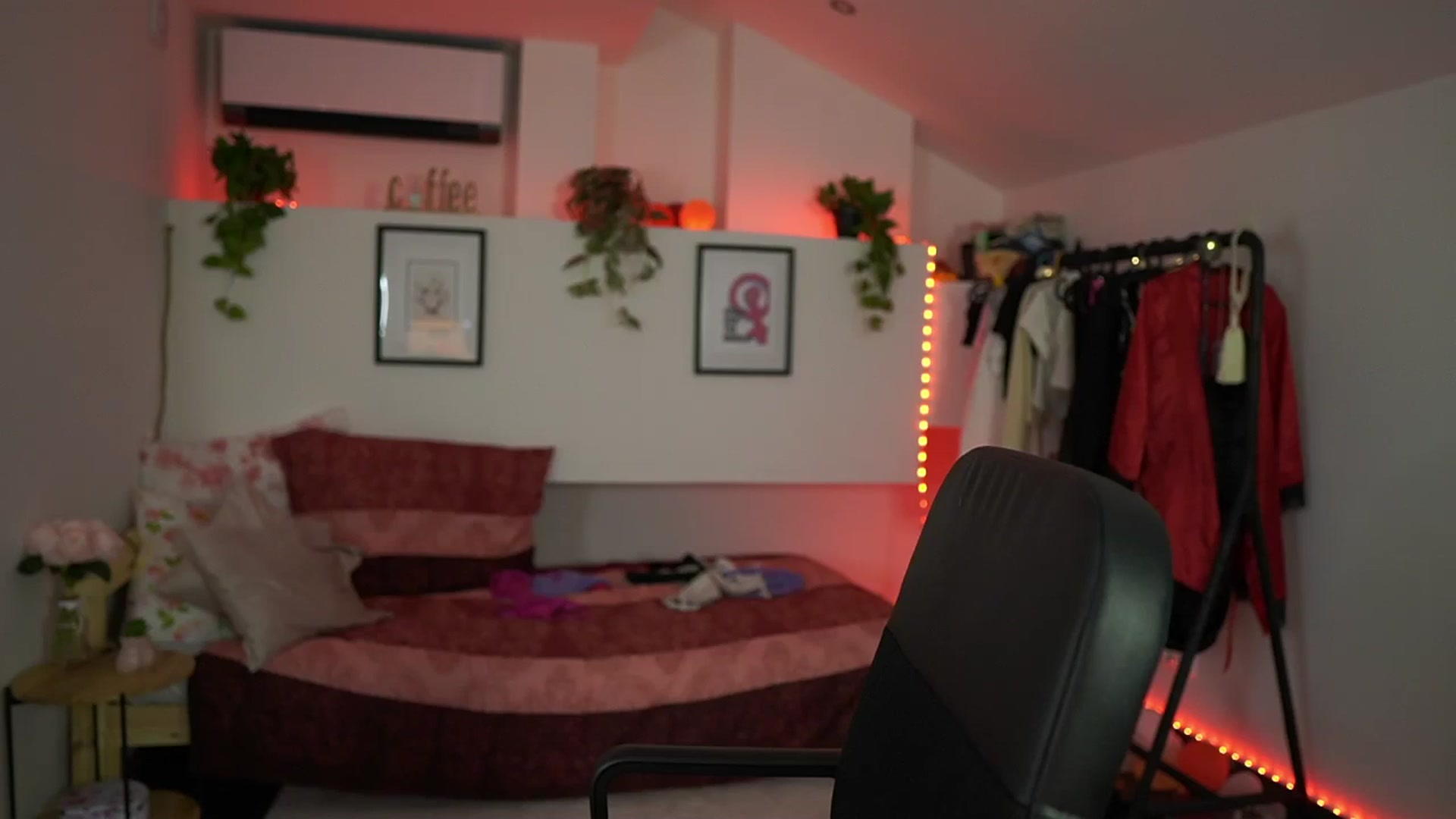 Gallery image thumbnail from Alexis__Texas's myfreecams stream on, 10/20/2024, 23:03 image 12 of 20