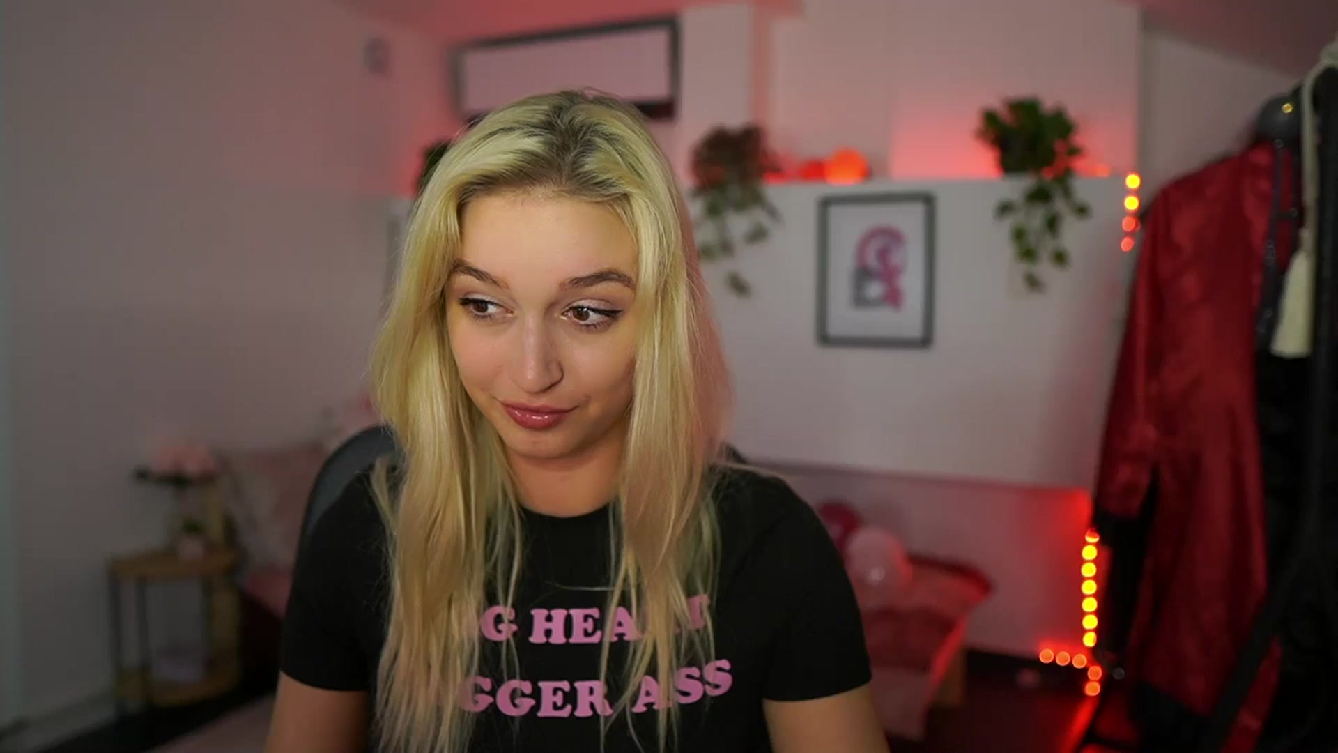 Gallery image thumbnail from Alexis__Texas's myfreecams stream on, 10/22/2024, 21:22 image 17 of 20