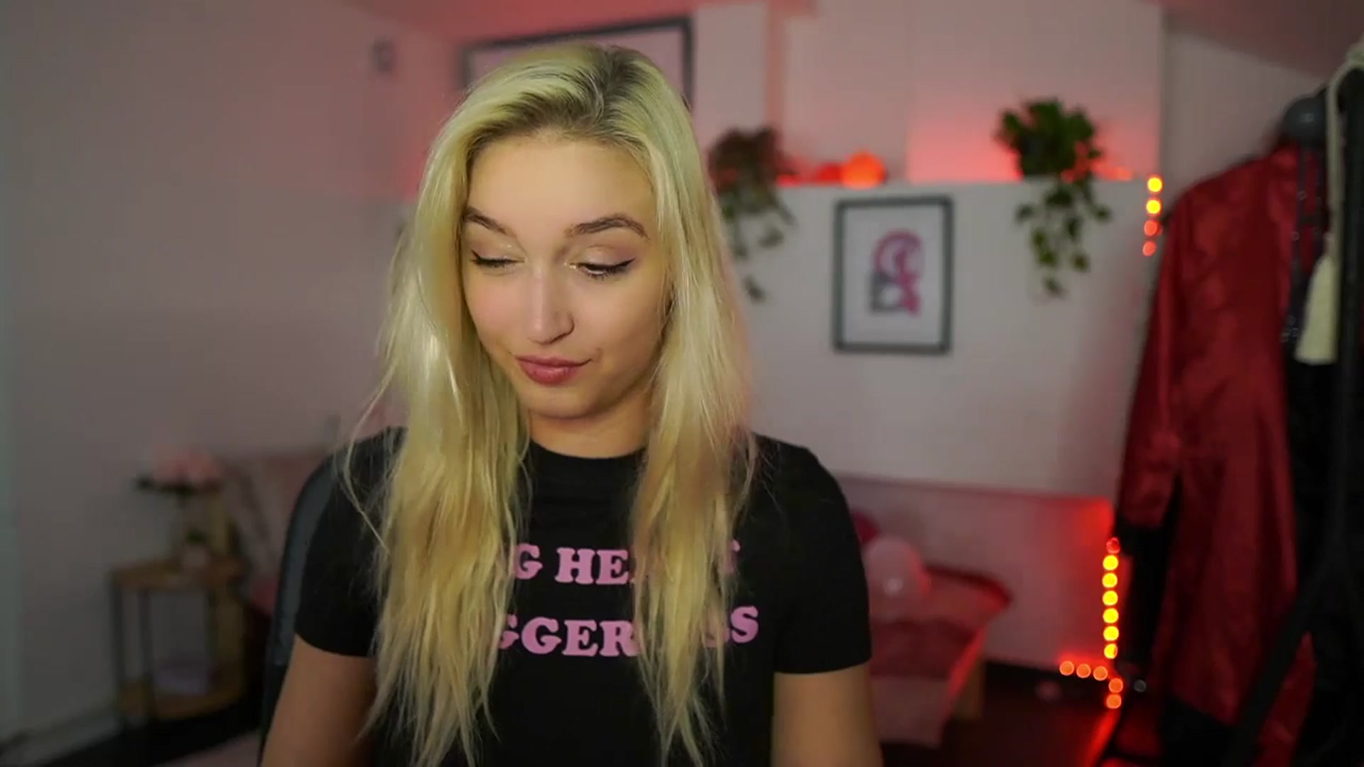 Gallery image thumbnail from Alexis__Texas's myfreecams stream on, 10/22/2024, 21:22 image 3 of 20