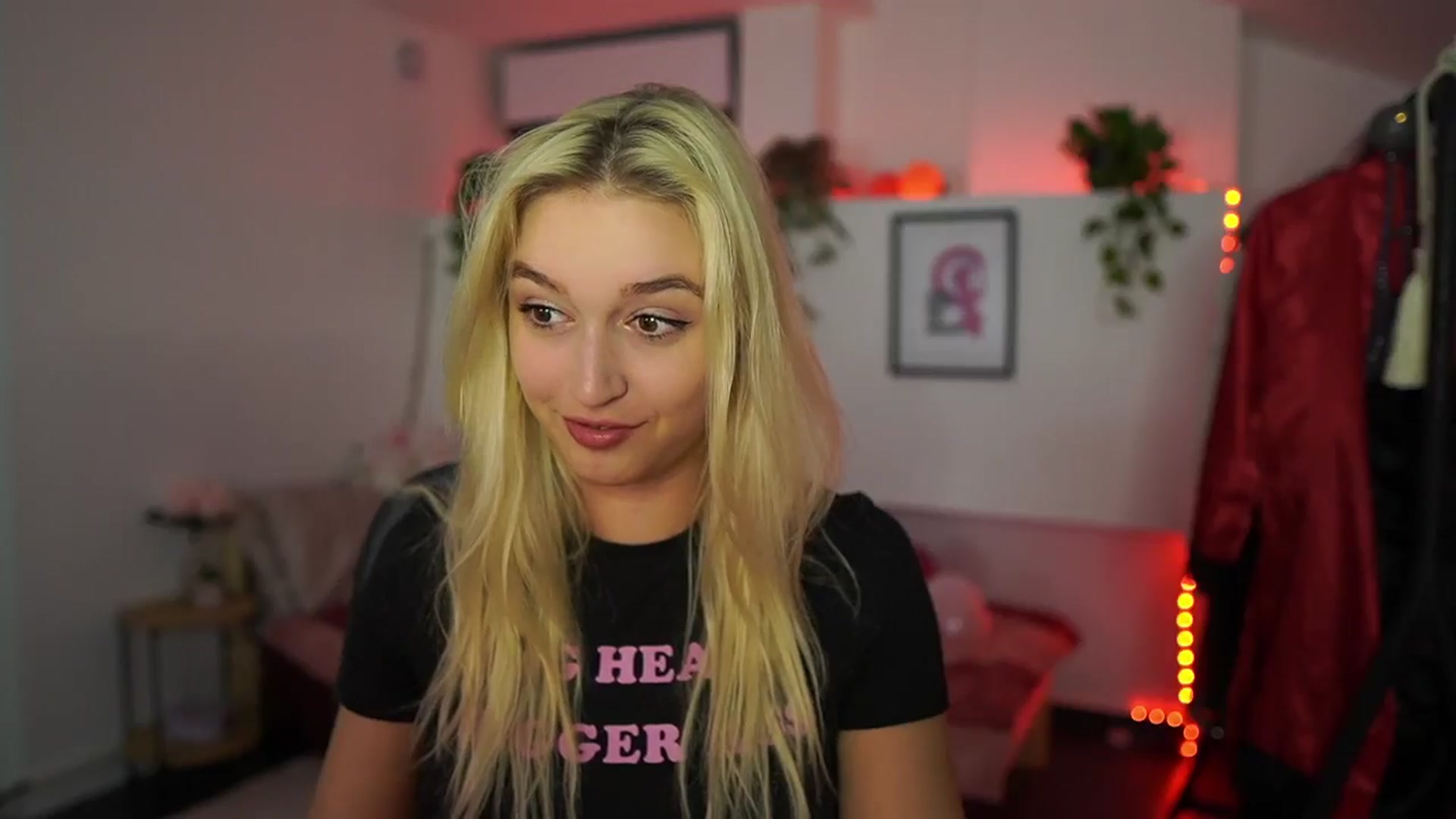 Gallery image thumbnail from Alexis__Texas's myfreecams stream on, 10/22/2024, 21:22 image 10 of 20