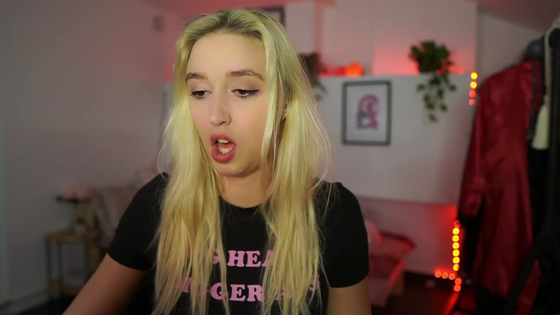 Gallery image thumbnail from Alexis__Texas's myfreecams stream on, 10/22/2024, 21:22 image 2 of 20