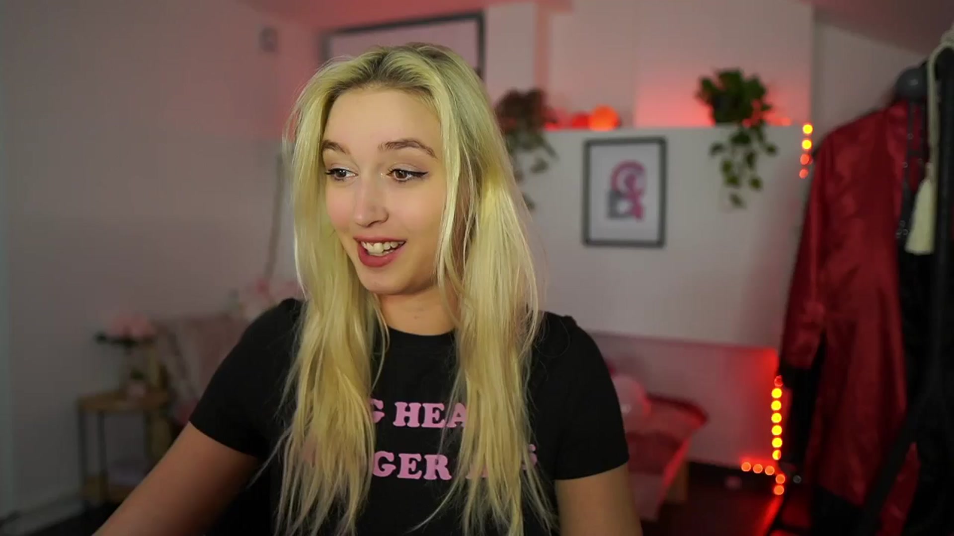 Gallery image thumbnail from Alexis__Texas's myfreecams stream on, 10/22/2024, 21:22 image 1 of 20