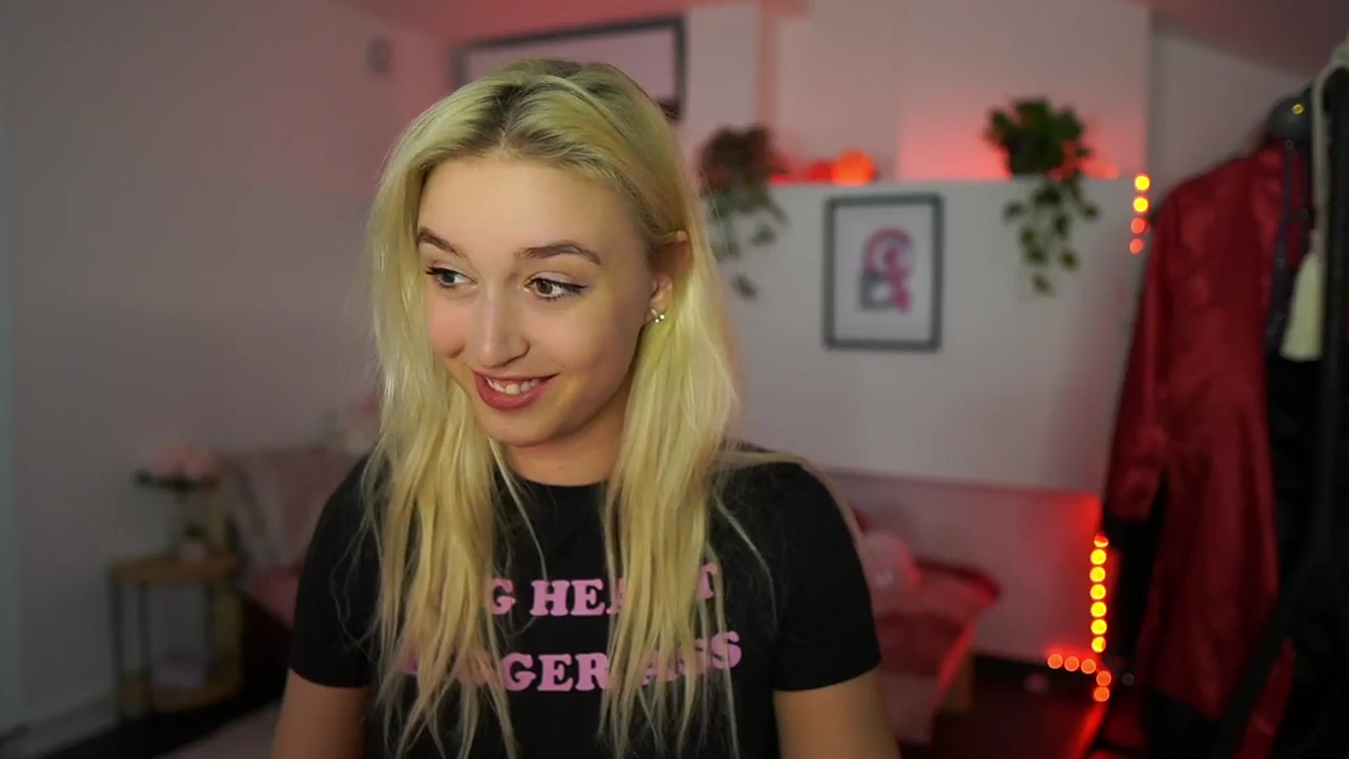 Gallery image thumbnail from Alexis__Texas's myfreecams stream on, 10/22/2024, 21:22 image 5 of 20