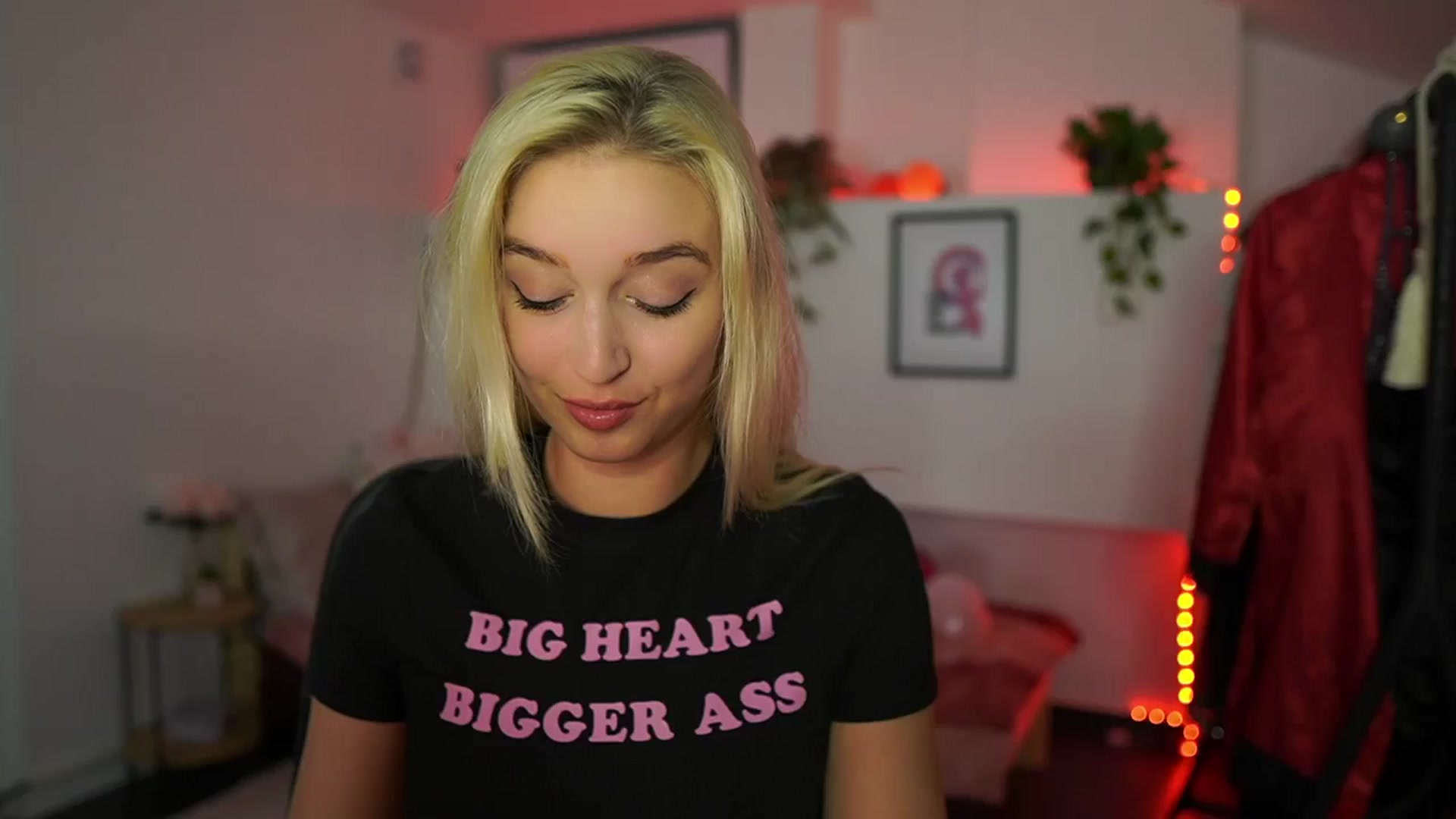 Gallery image thumbnail from Alexis__Texas's myfreecams stream on, 10/22/2024, 21:22 image 18 of 20
