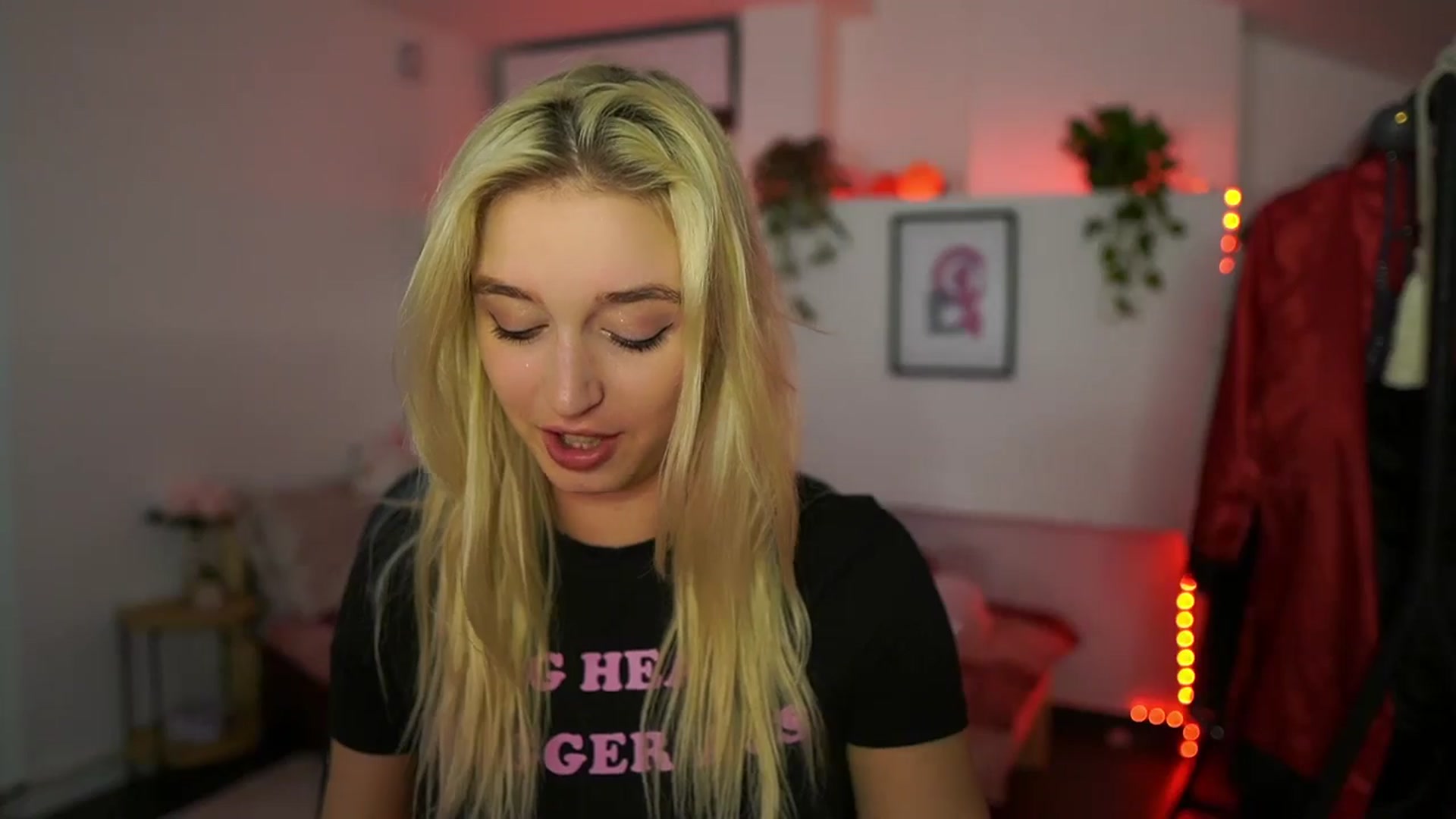 Gallery image thumbnail from Alexis__Texas's myfreecams stream on, 10/22/2024, 21:22 image 14 of 20